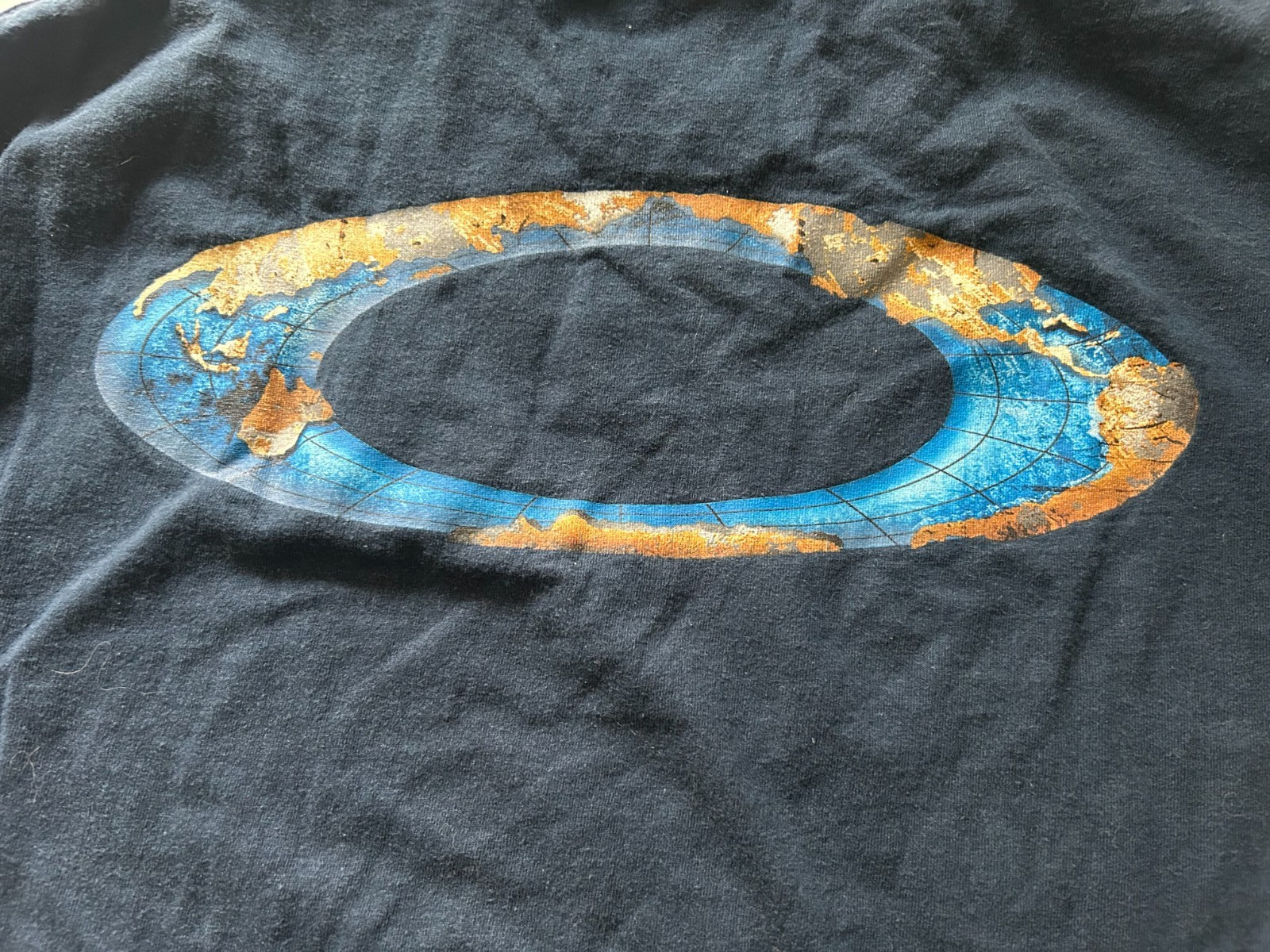 OAKLEY VINTAGE WORLDWIDE SIZE L DARK BLU SHORT SLEEVE T-SHIRT.SEE DESCRIPTION