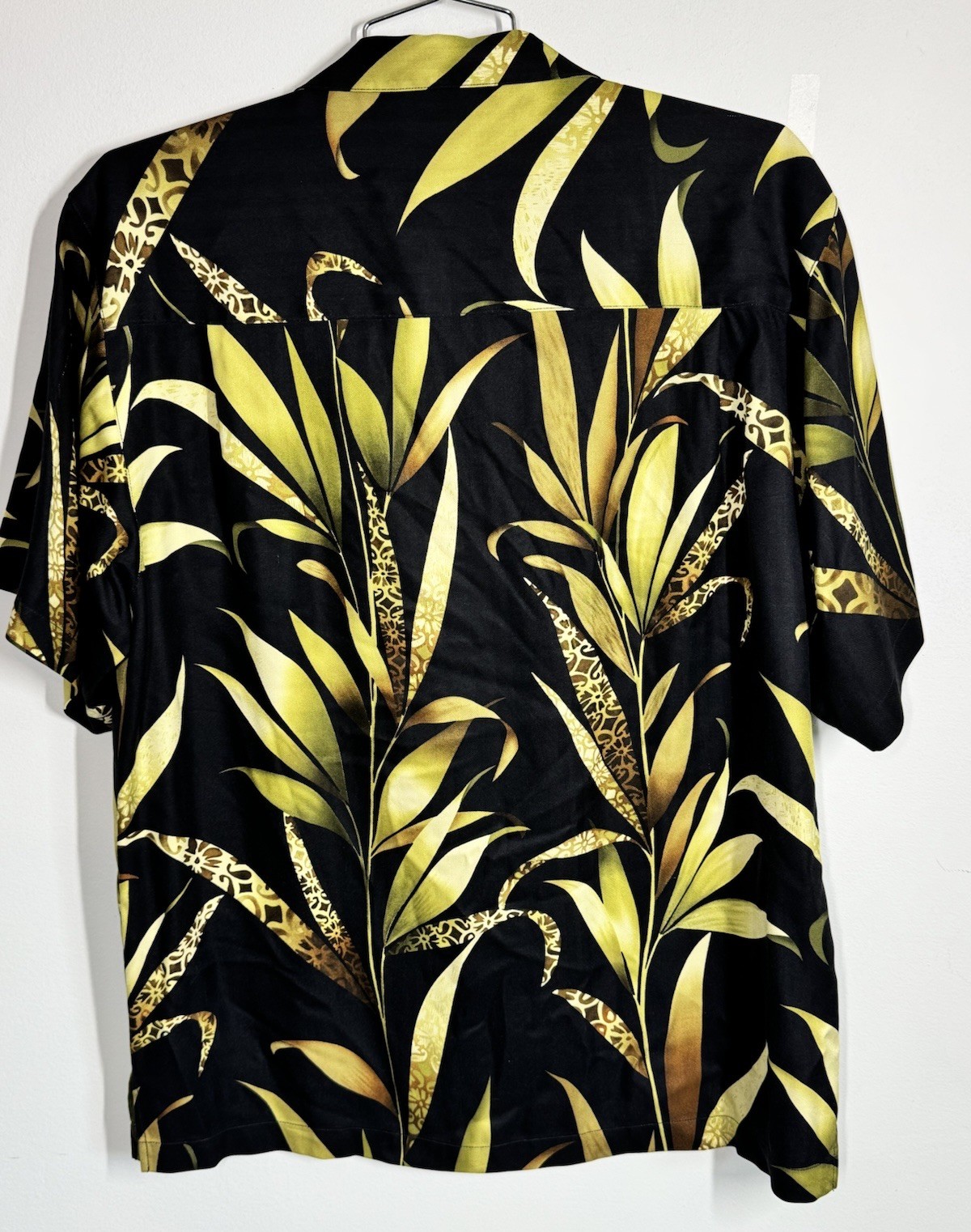 Tommy Bahama Men’s 100% Machine Washable Silk Short Sleeve Shirt Size M Cruise