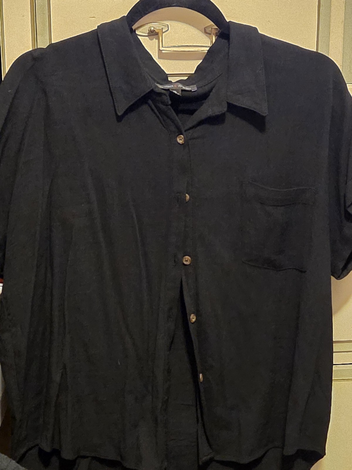 moa moa Men’s Black Solid Short Sleeve Button-Up Point Collar Pocket XL