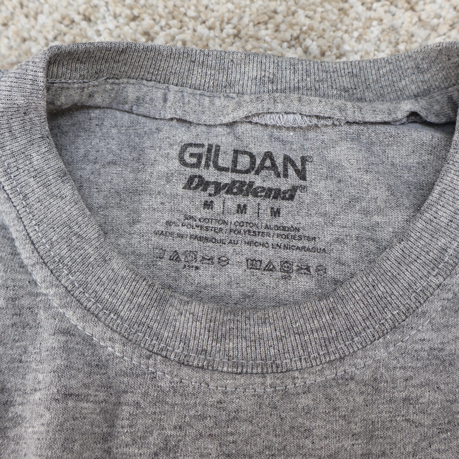 Gildan DryBlend T-Shirt Gray Short Sleeve Size Medium (see photo for flaw)