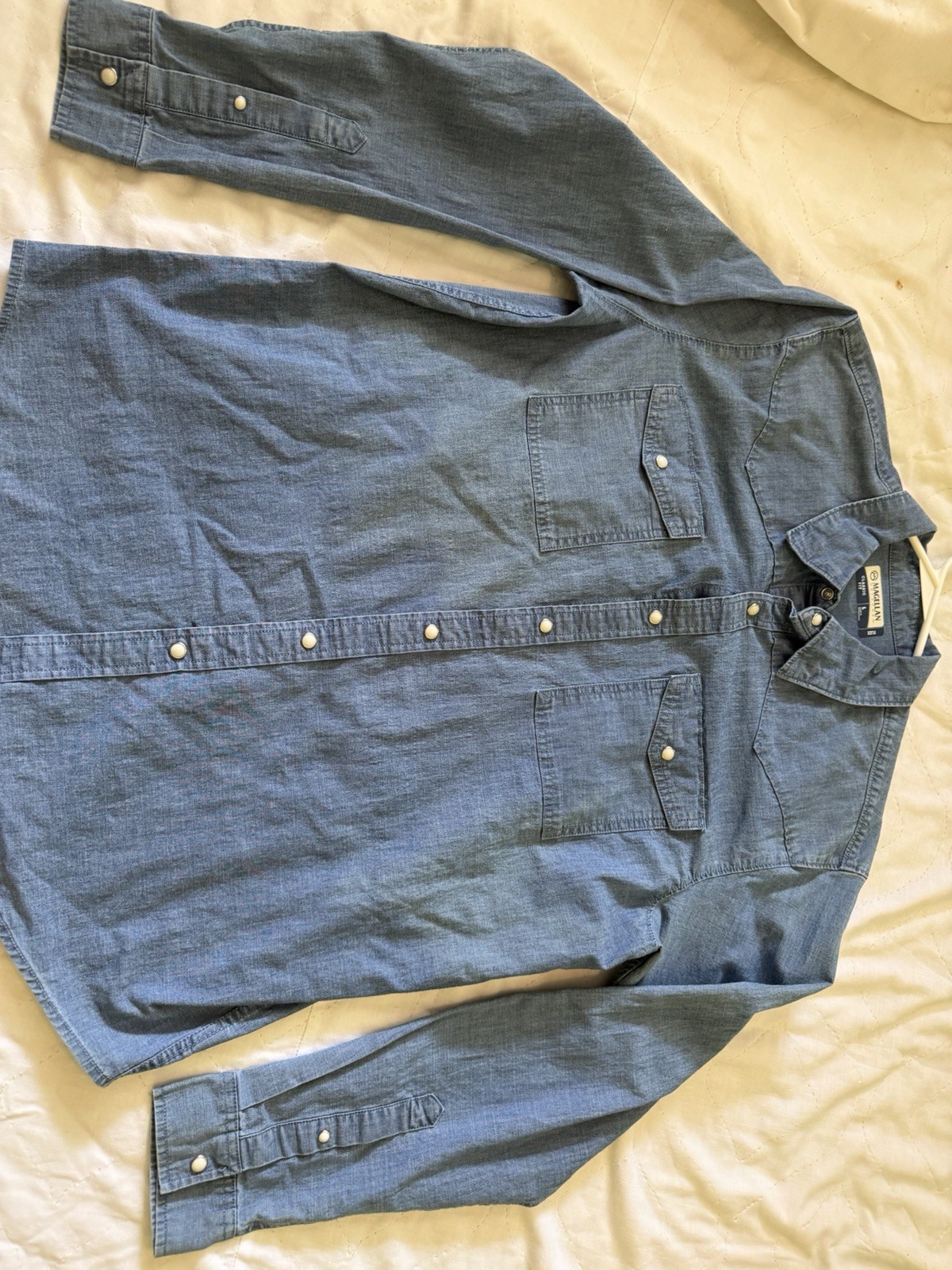 Magellan Outdoors Blue Solid Long Sleeve Chambray Pockets Classic Fit L