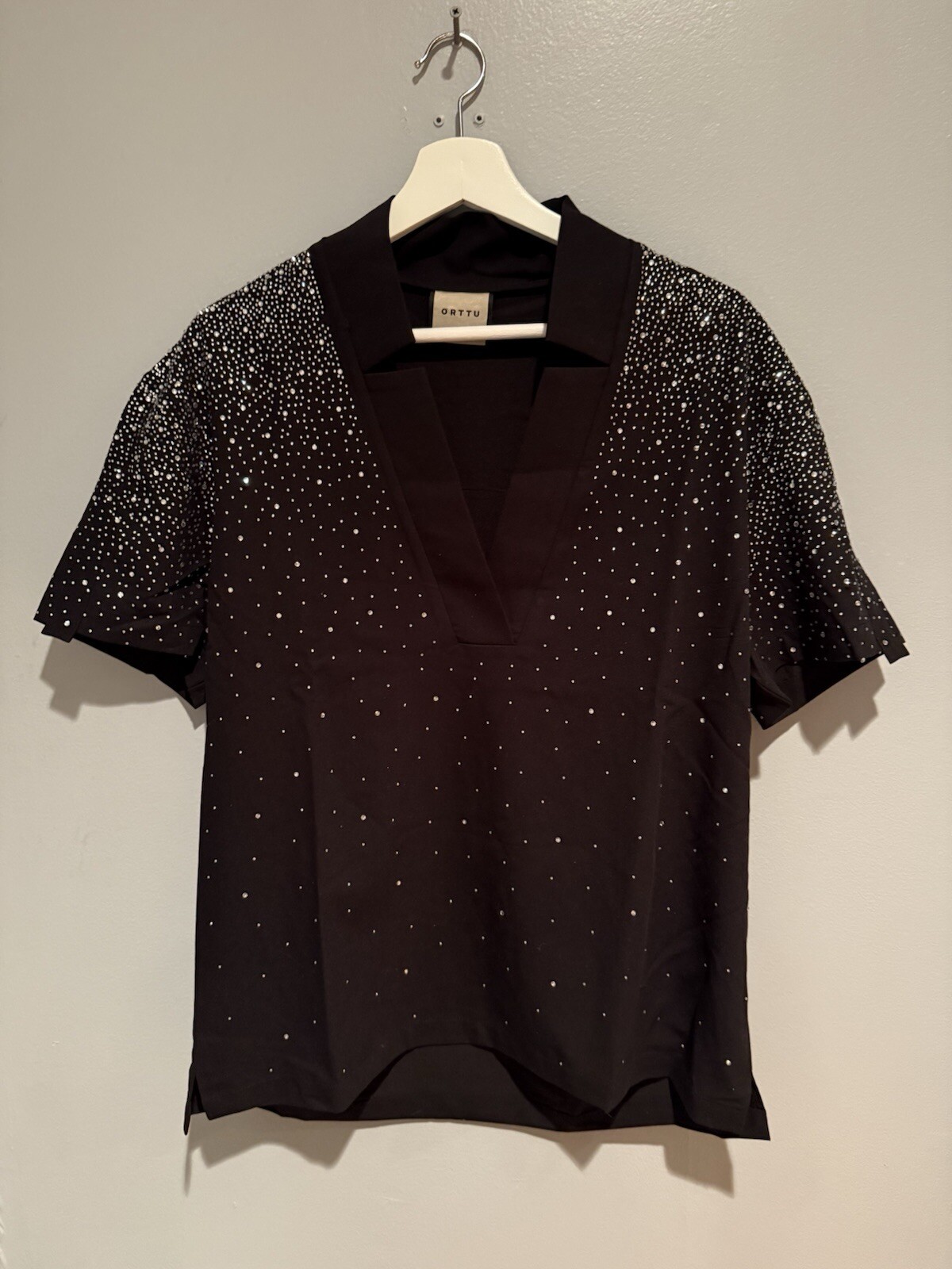 Star neck Diamond shirt black with attached diamonds size L