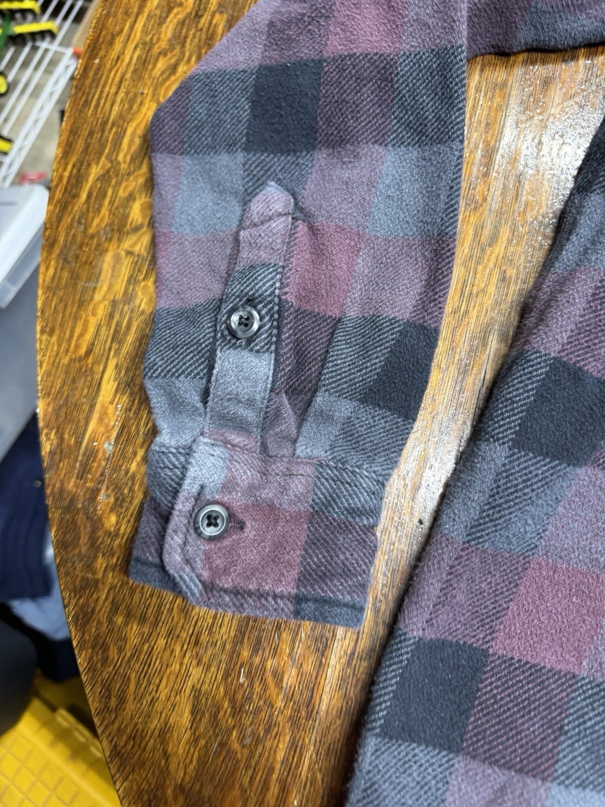 Orvis button down shirt Men’s Size Large Plaid Flannel Soft Feel Warm