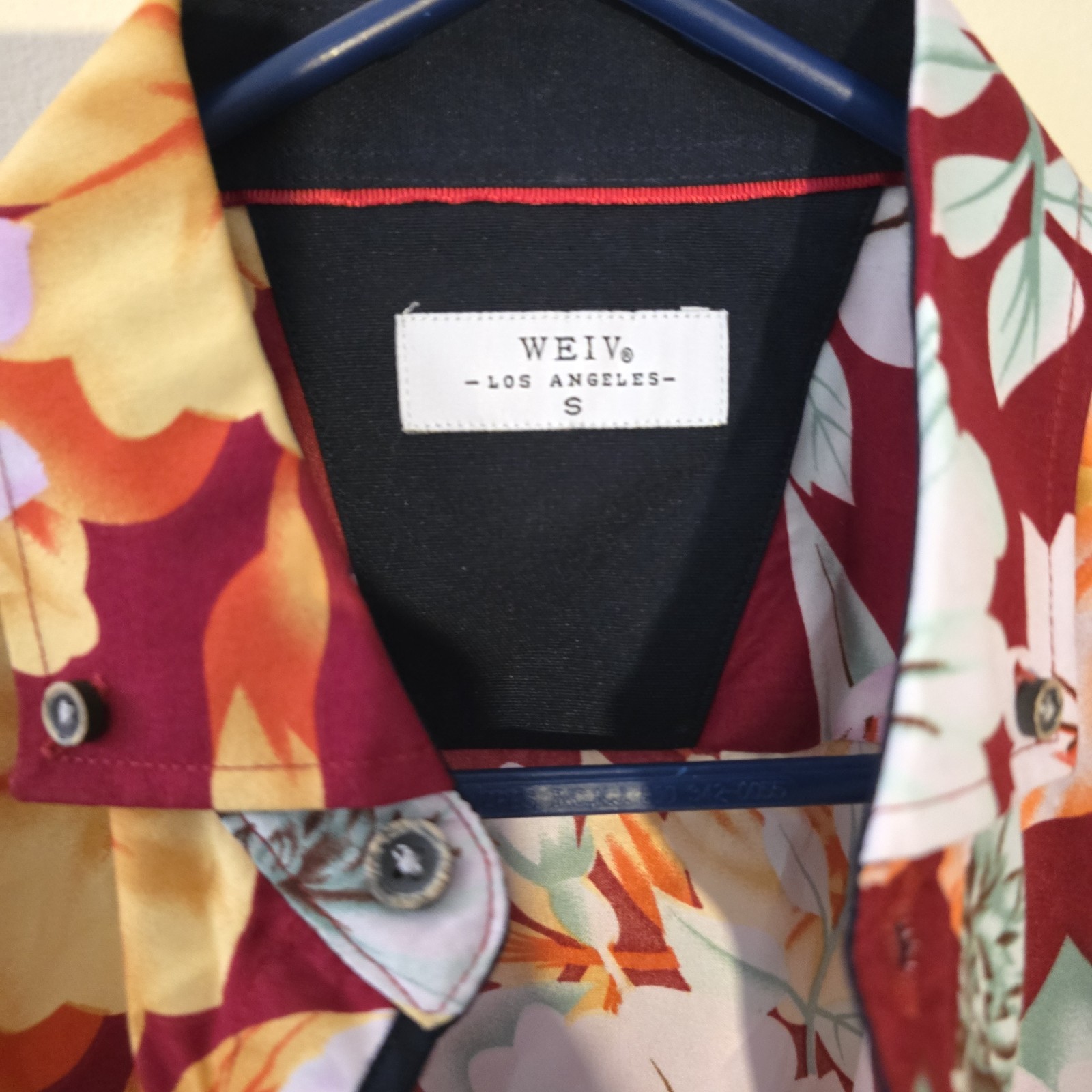 WEIV Los Angeles Men Floral Button Down Shirt Small NWT $45 Retail Summer Casual
