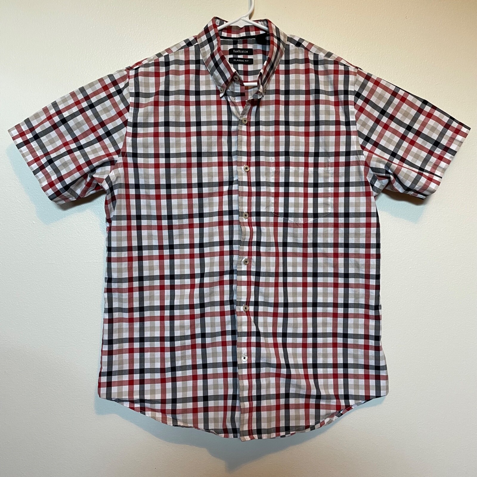 Van Heusen Mens Button Up Size L Red Plaid Short Sleeve Collared Classic Preppy