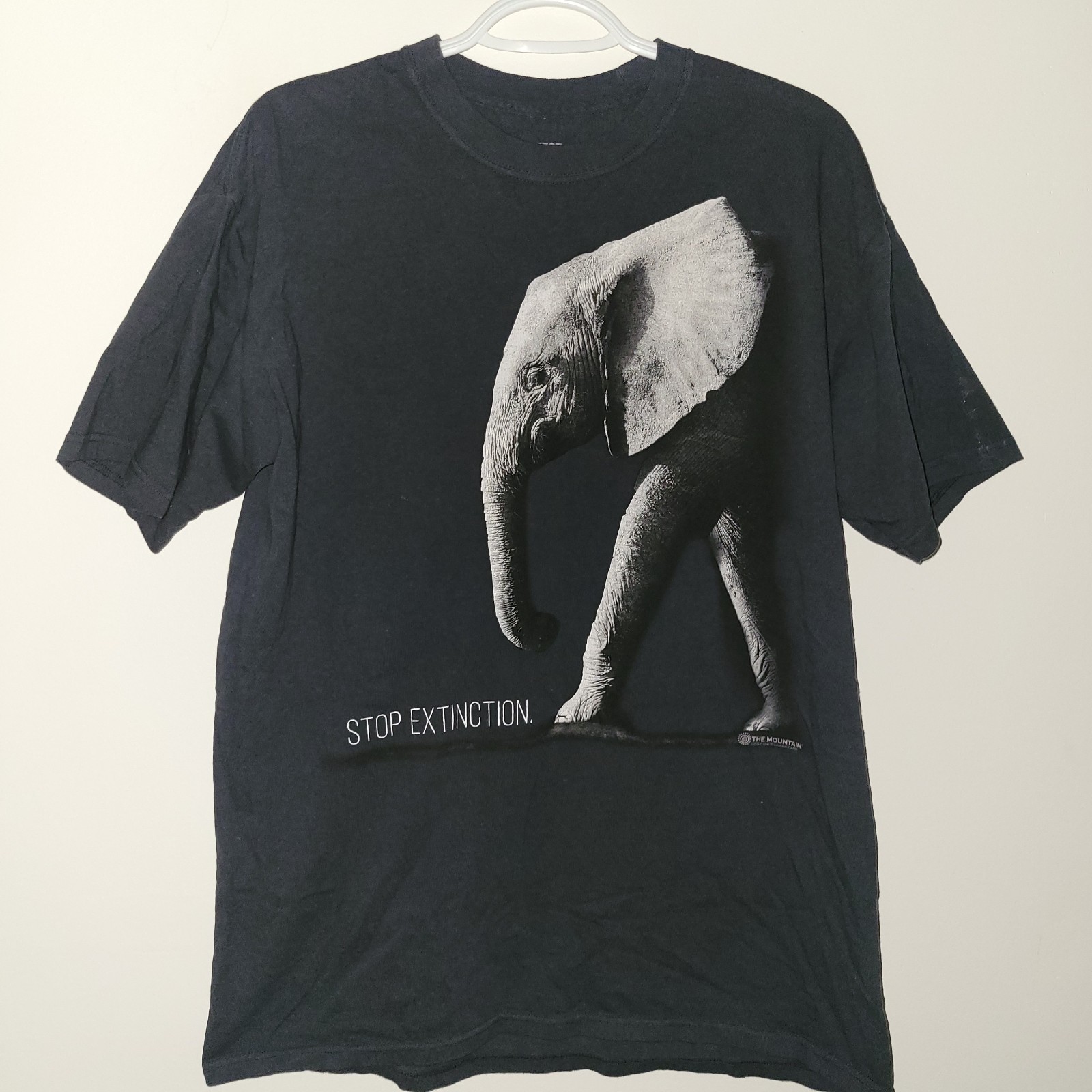 The Mountain Elephant Stop Extinction Short Sleeve T-Shirt Men’s Size Large 2017