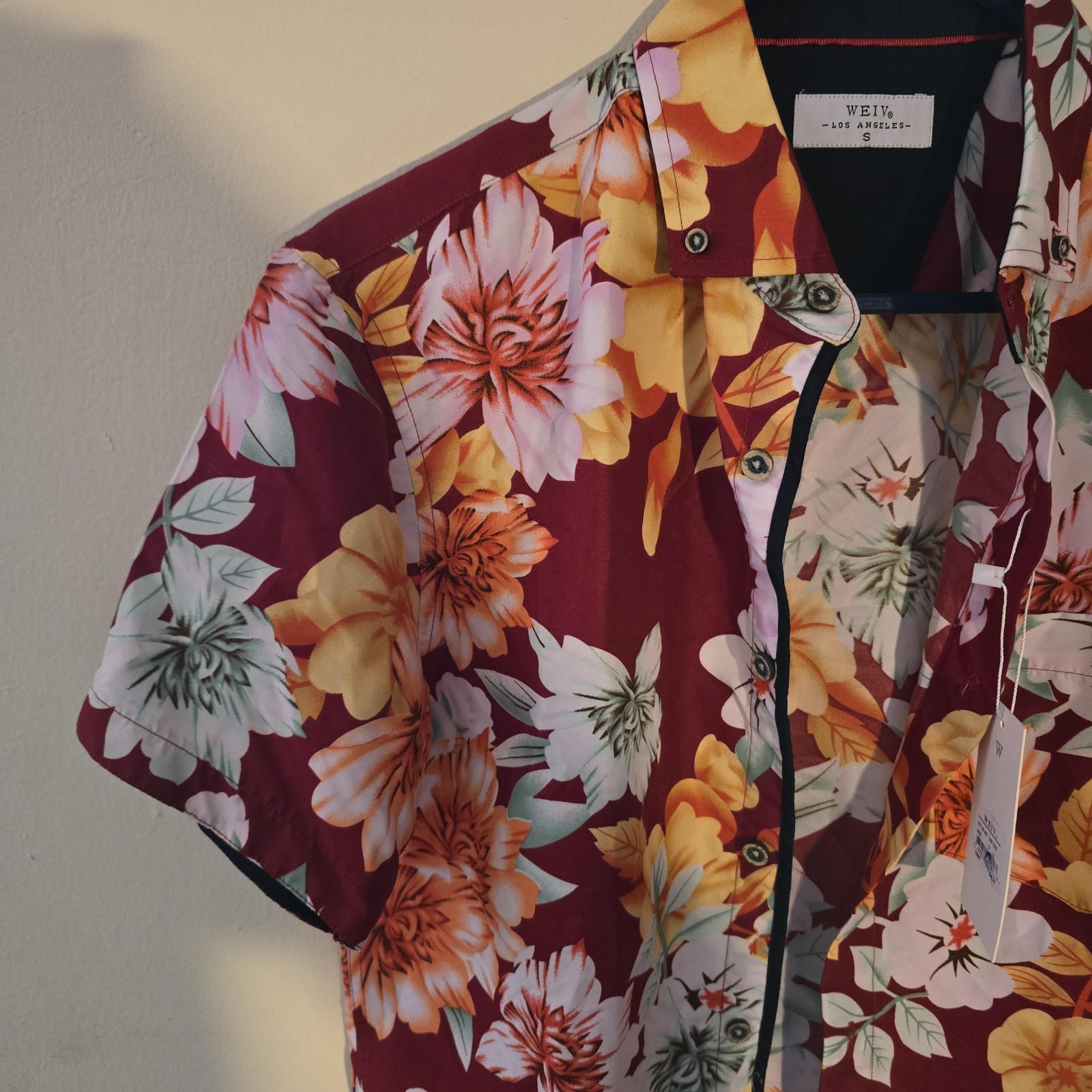 WEIV Los Angeles Men Floral Button Down Shirt Small NWT $45 Retail Summer Casual