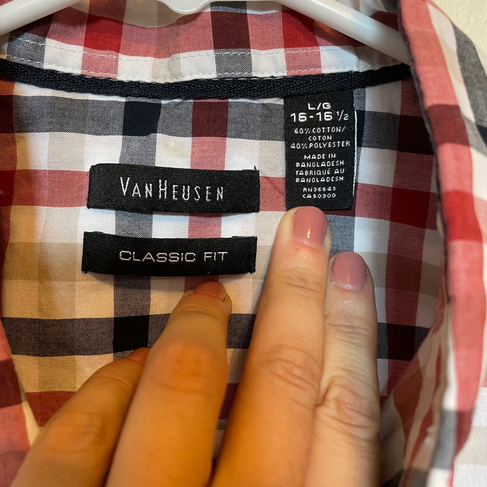 Van Heusen Mens Button Up Size L Red Plaid Short Sleeve Collared Classic Preppy