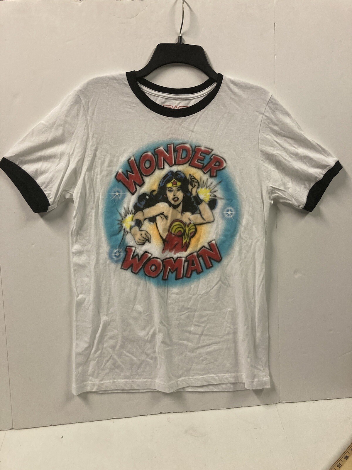 Wonder Woman Graphic T-Shirt Men’s Medium (White)