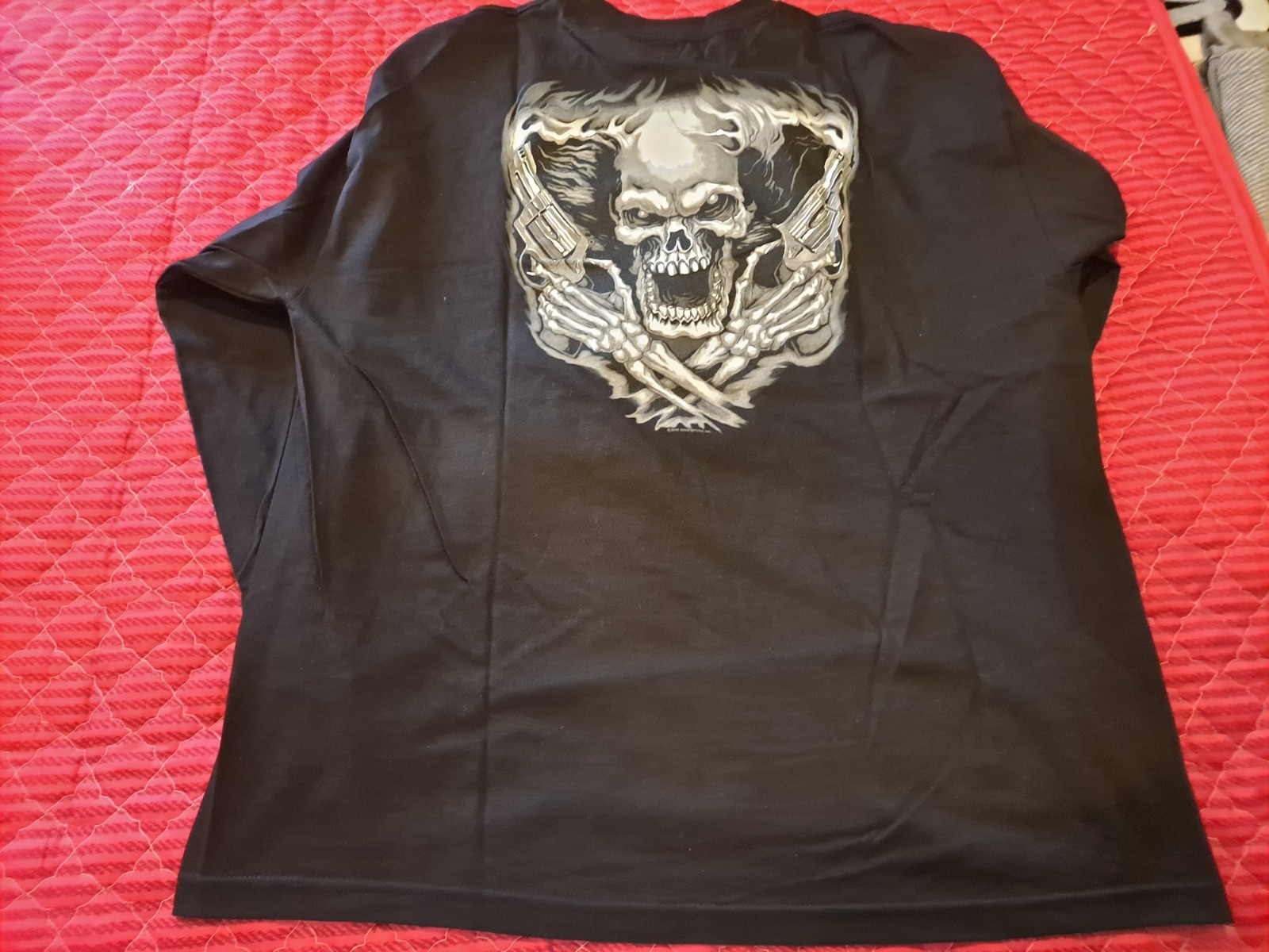 Unknown brand, unknown size, no tags, long sleve. I took measurements.