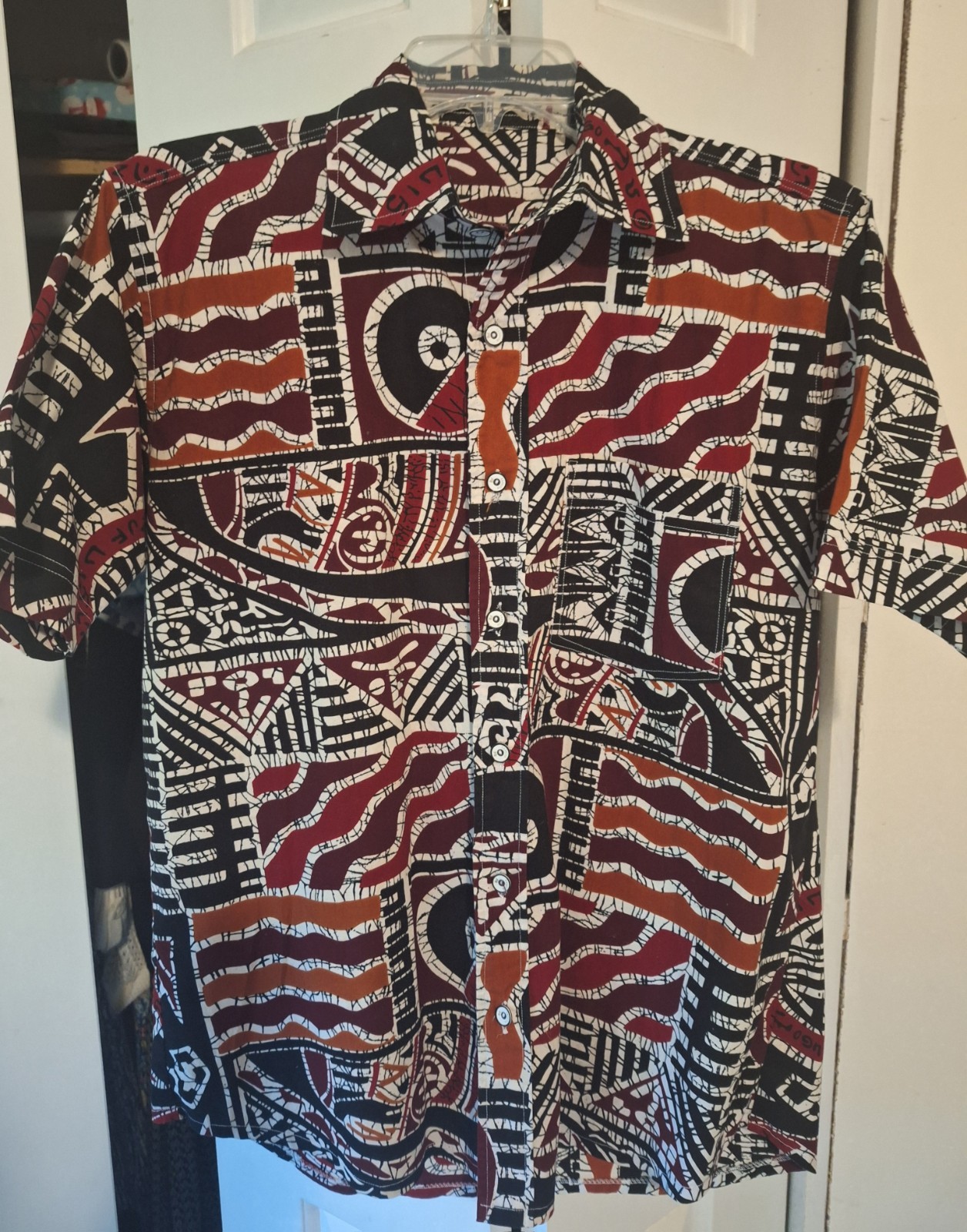 Vintage Hawaiian Men’s Buttondown Shirt – Abstract Tribal Pattern. Maker Unknown