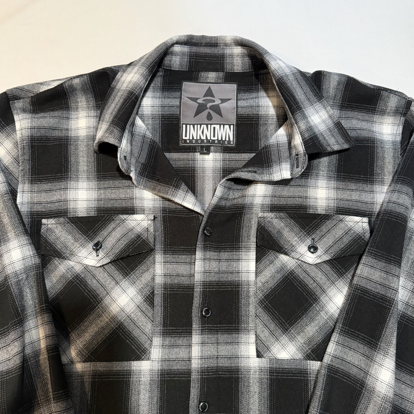 Unknown Industries Black White Plaid Stretch Flannel Shirt – Men’s L