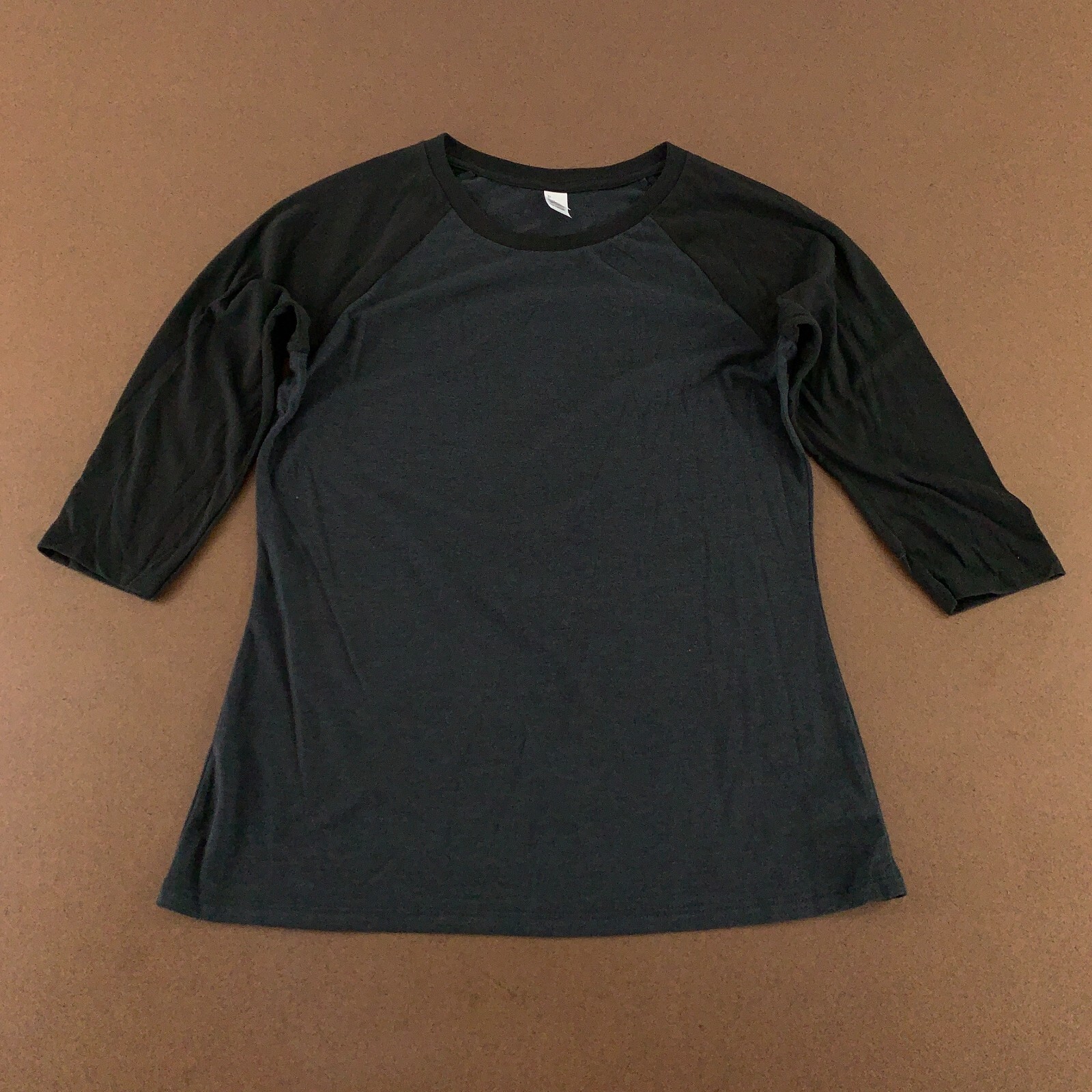 District Perfect Tri Men’s Medium Charcoal Black 3/4 Raglan Sleeve T-Shirt New