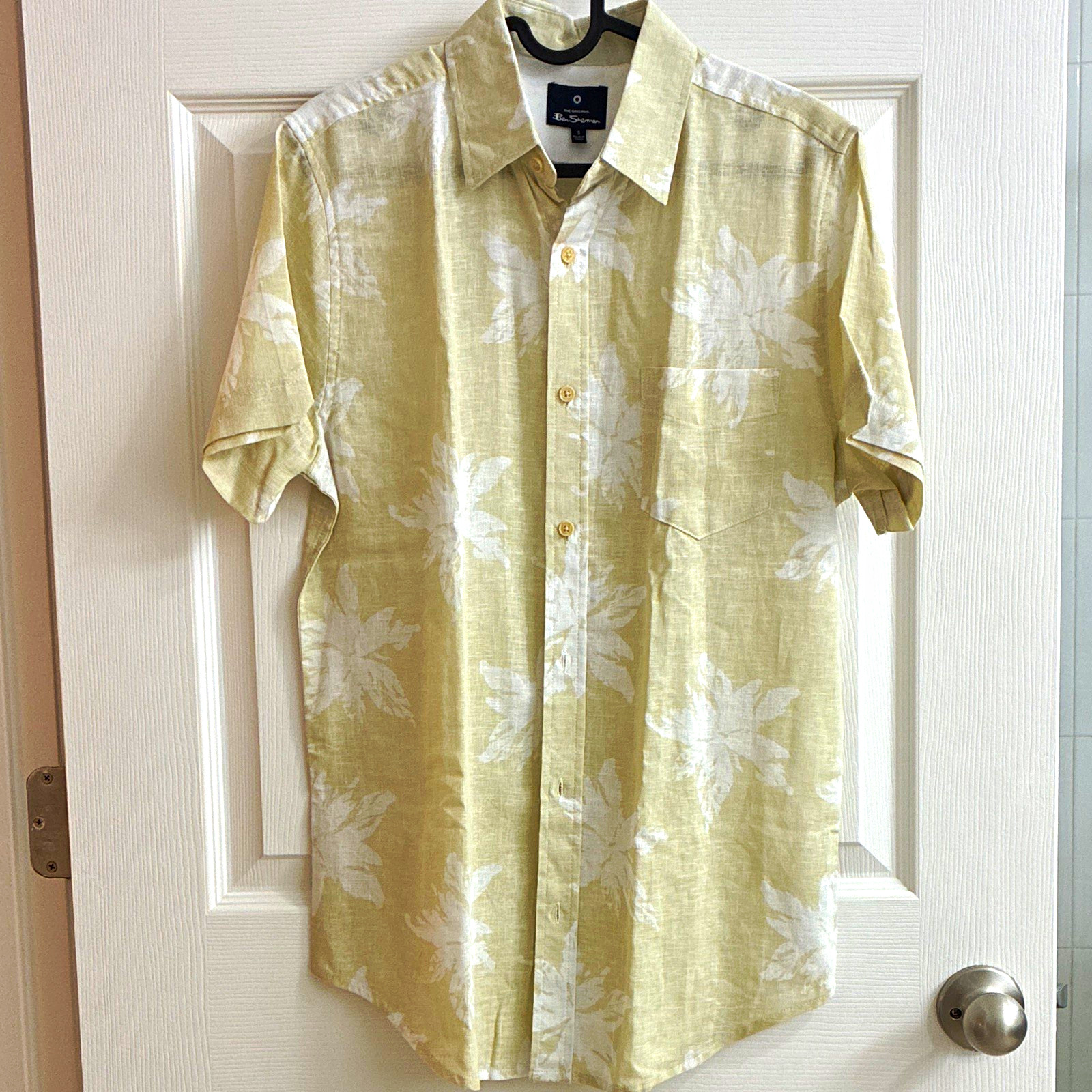Ben Sherman Men’s S Beige/White Floral Linen-Rayon Short Sleeve Button-Up Shirt