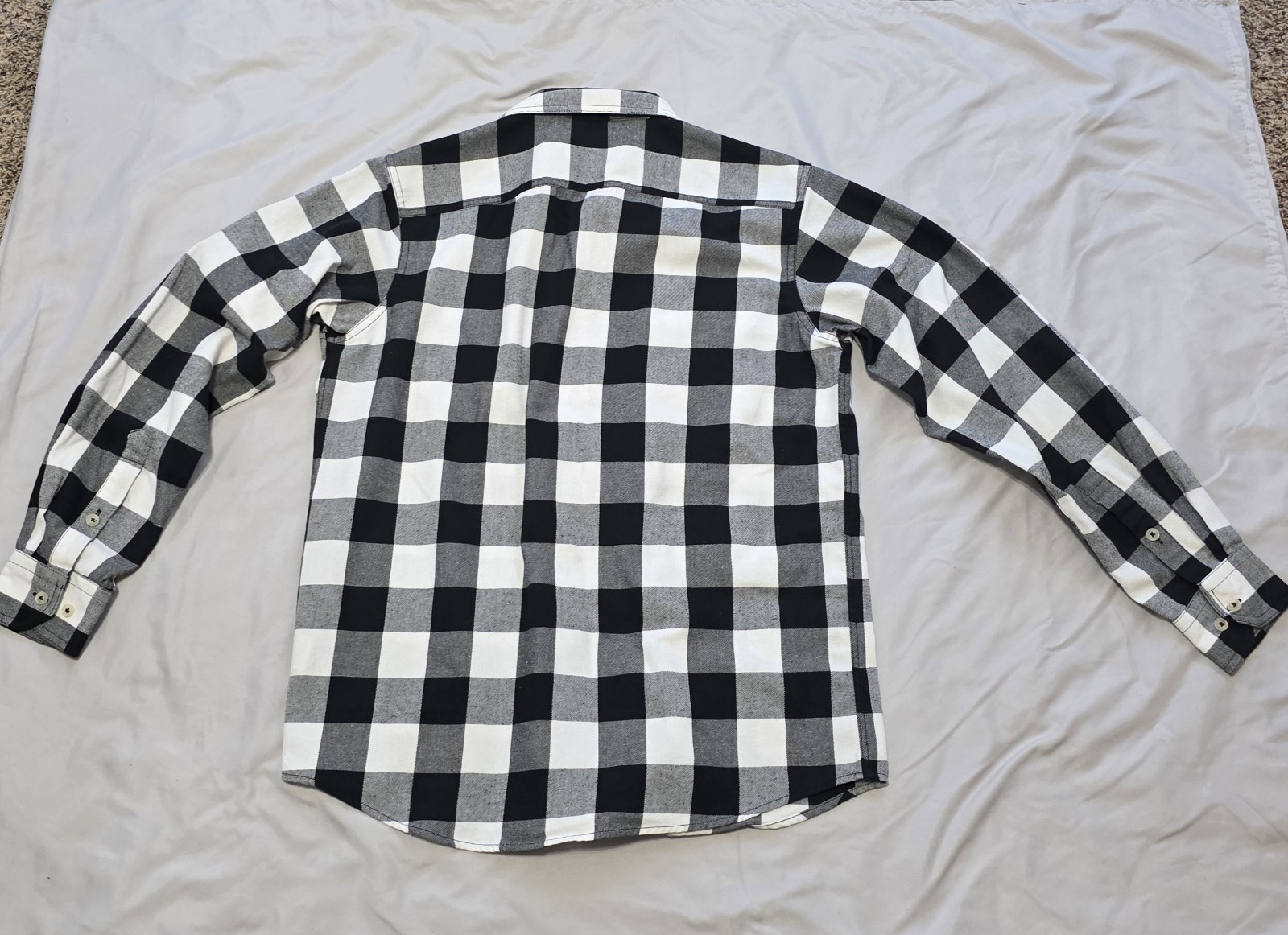 No Brand Mens Medium Button Down Flannel – Black, Gray, White Buffalo Pattern