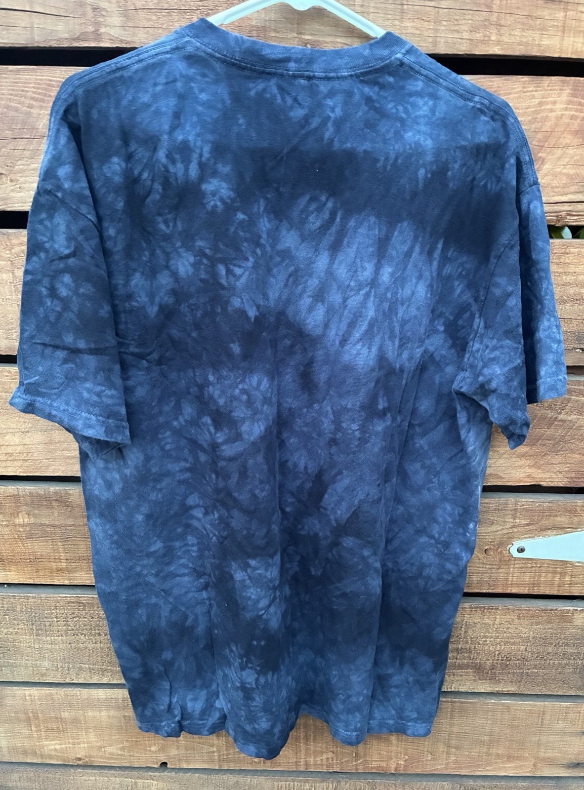 The Mountain Mens L Blue Tie-Dye Wolf Moon Graphic Crew Neck T-Shirt 2011