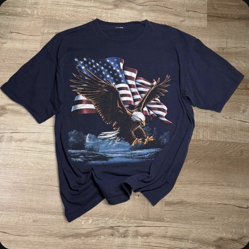 Vintage The Mountain Eagle Talon Flag Blue Graphic T-shirt Adult Size XL