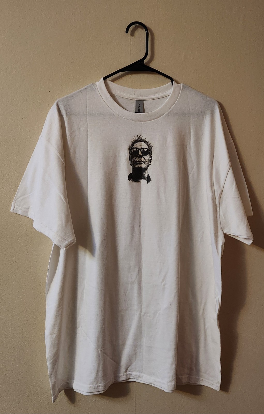 Anthony Bourdain T-Shirt Size L White Chef Travel Host Sunglasses Graphic Tee