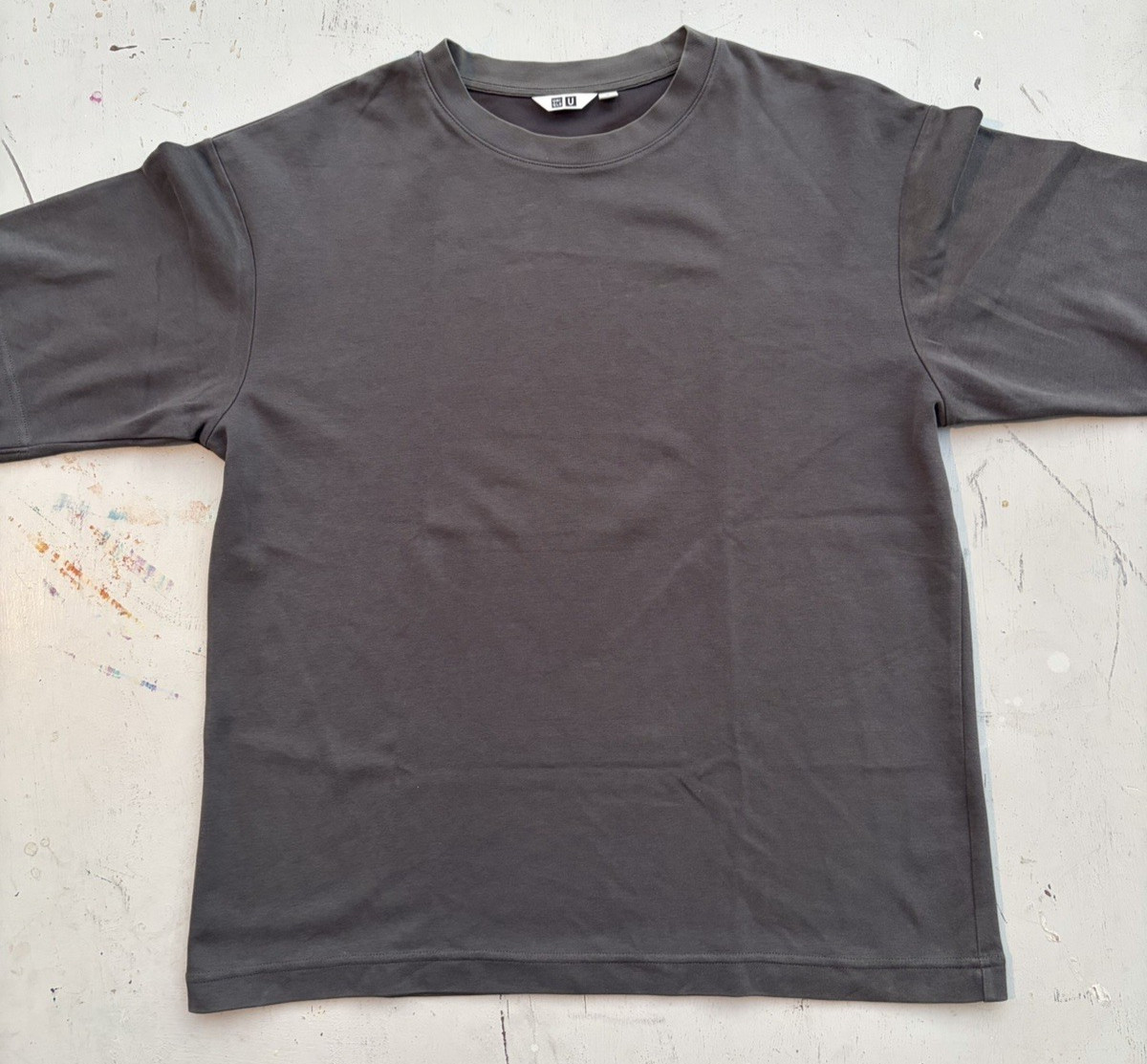 Men’s Uniqlo T-Shirt Black Gray M Solid Essentials City Prep Classic Retro Blank
