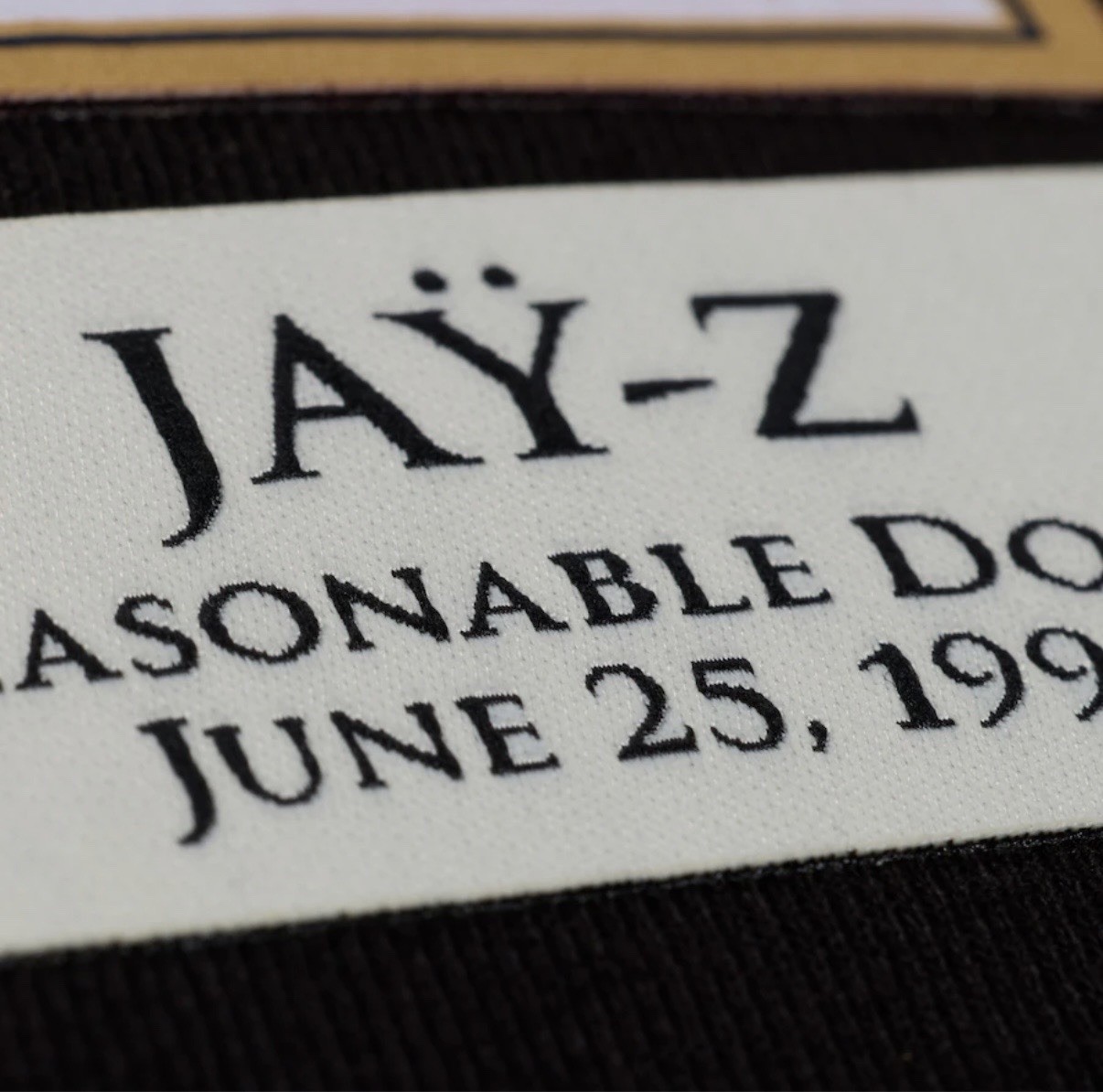 Mitchell & Ness x Jay-Z30 Reasonable Doubt Tee New York Yankees Jay-Z Lg In Hand