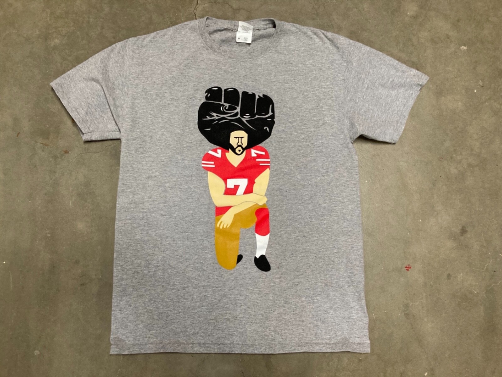 Vtg COLIN KAEPERNICK T-Shirt MEDIUM KNEELING FIST BLACK LIVES MATTER BLM 49ers M