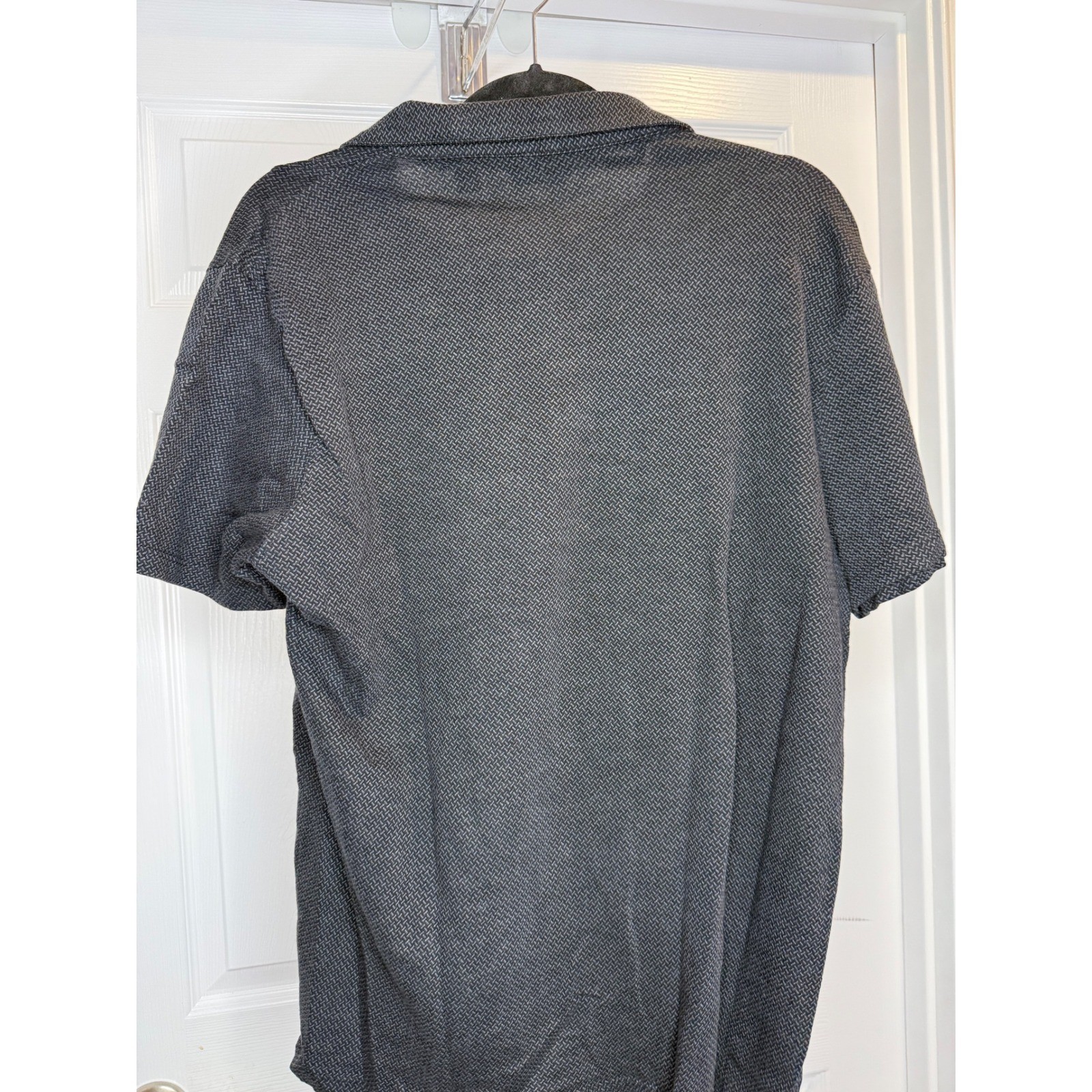 DKNY Men’s Gray Textured Pattern Short Sleeve Polo Shirt Size Large