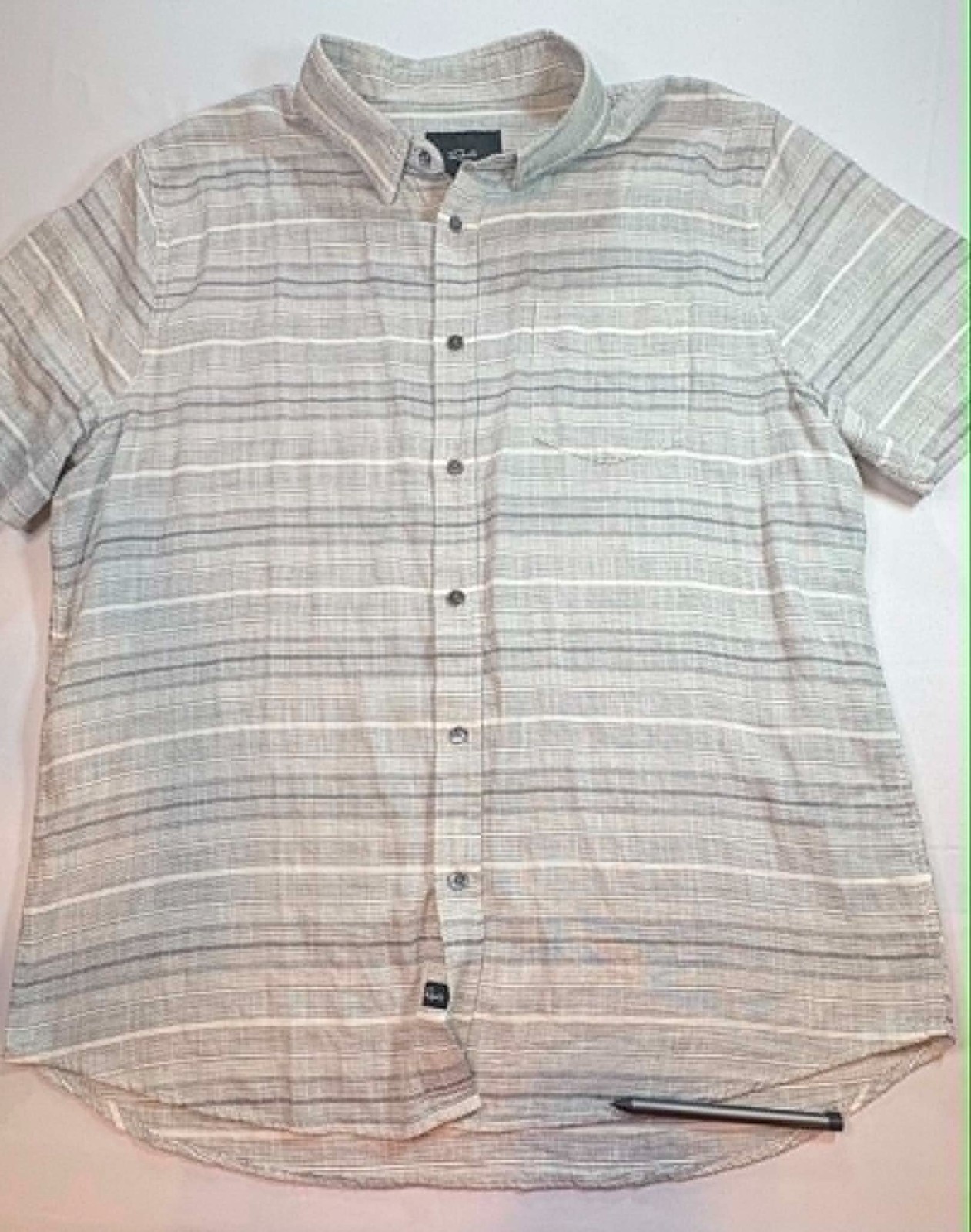 Rails Men’s Short Sleeve Button Down Shirt Gray White Horizontal Stripe Size L