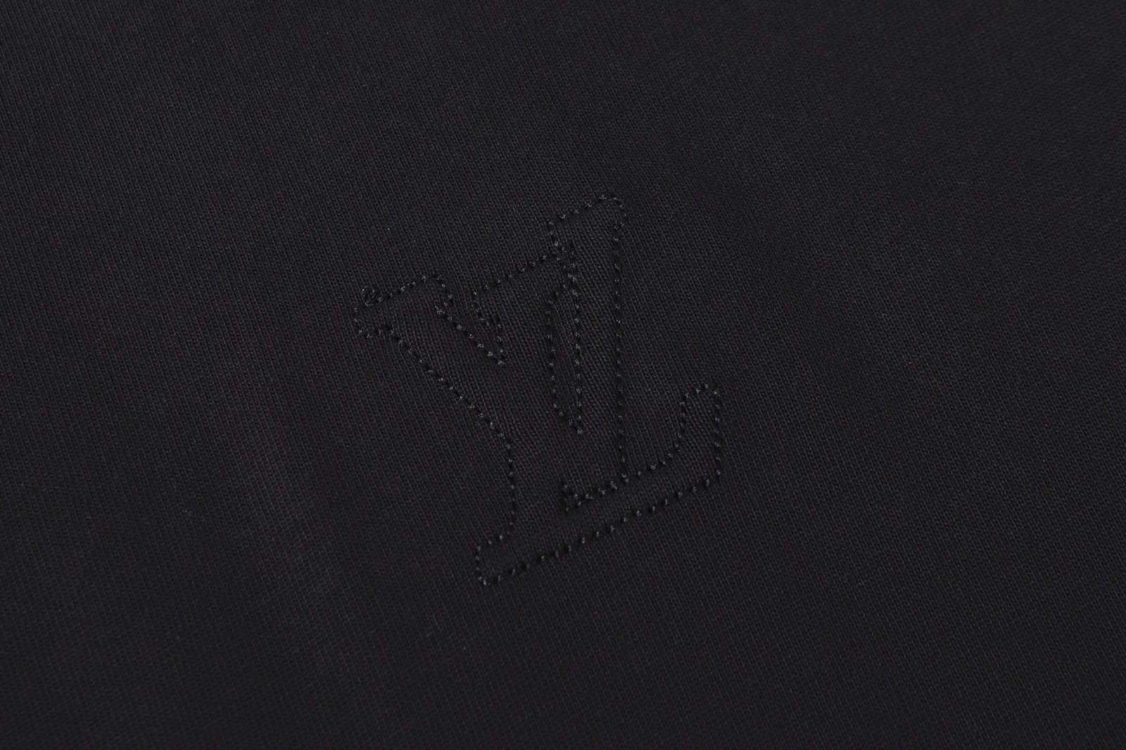 men casual round neck short sleeve men black T-shirt size M/L/XL
