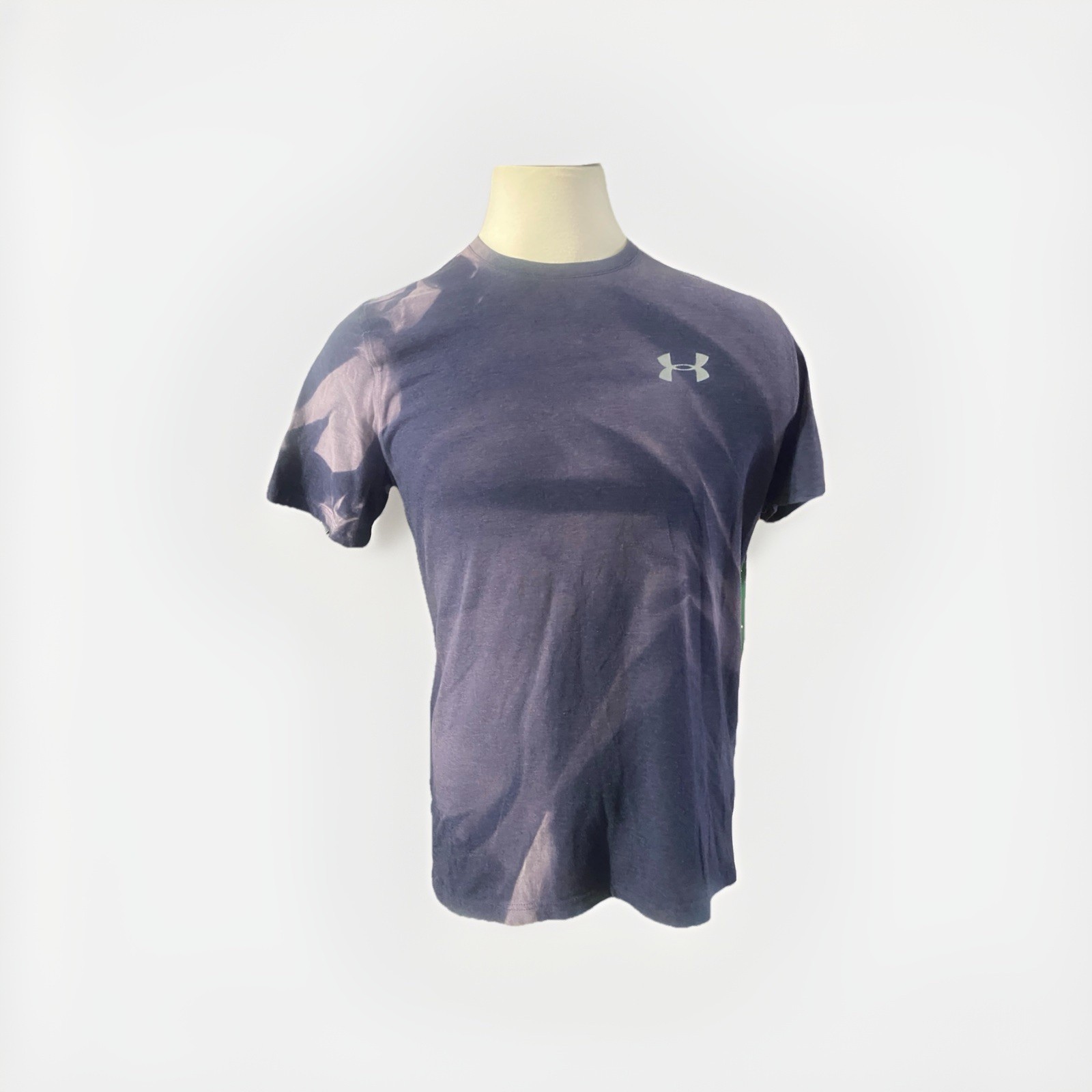 Medium Men’s Loose Fitting Under Armour T-Shirt Short Sleeve Purple Tye Dye