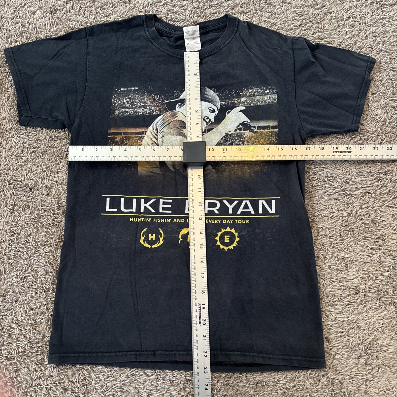 Luke Bryan 2017 Tour Tee Shirt Mens Small Black Huntin Fishin And Lovin Everyday