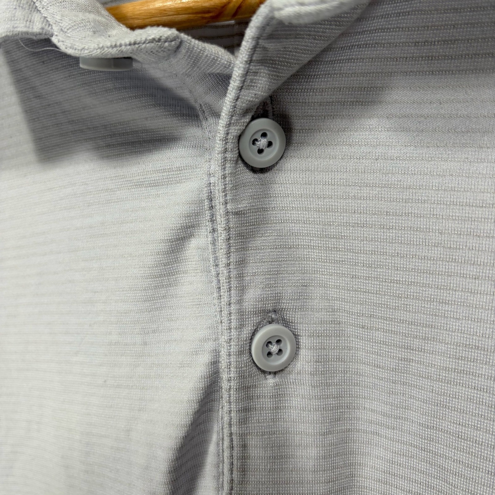 Lululemon Metal Vent Performance Polo Shirt Men Medium Light Gray Stripe Stretch