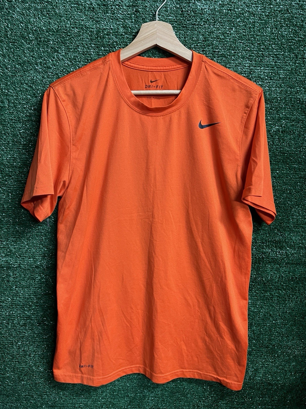 Nike Dri-Fit Men’s T-Shirt Orange – Polyester – Medium – Athletic Fit
