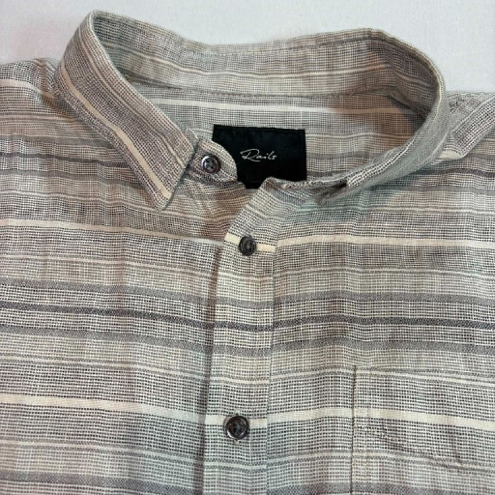 Rails Men’s Short Sleeve Button Down Shirt Gray White Horizontal Stripe Size L