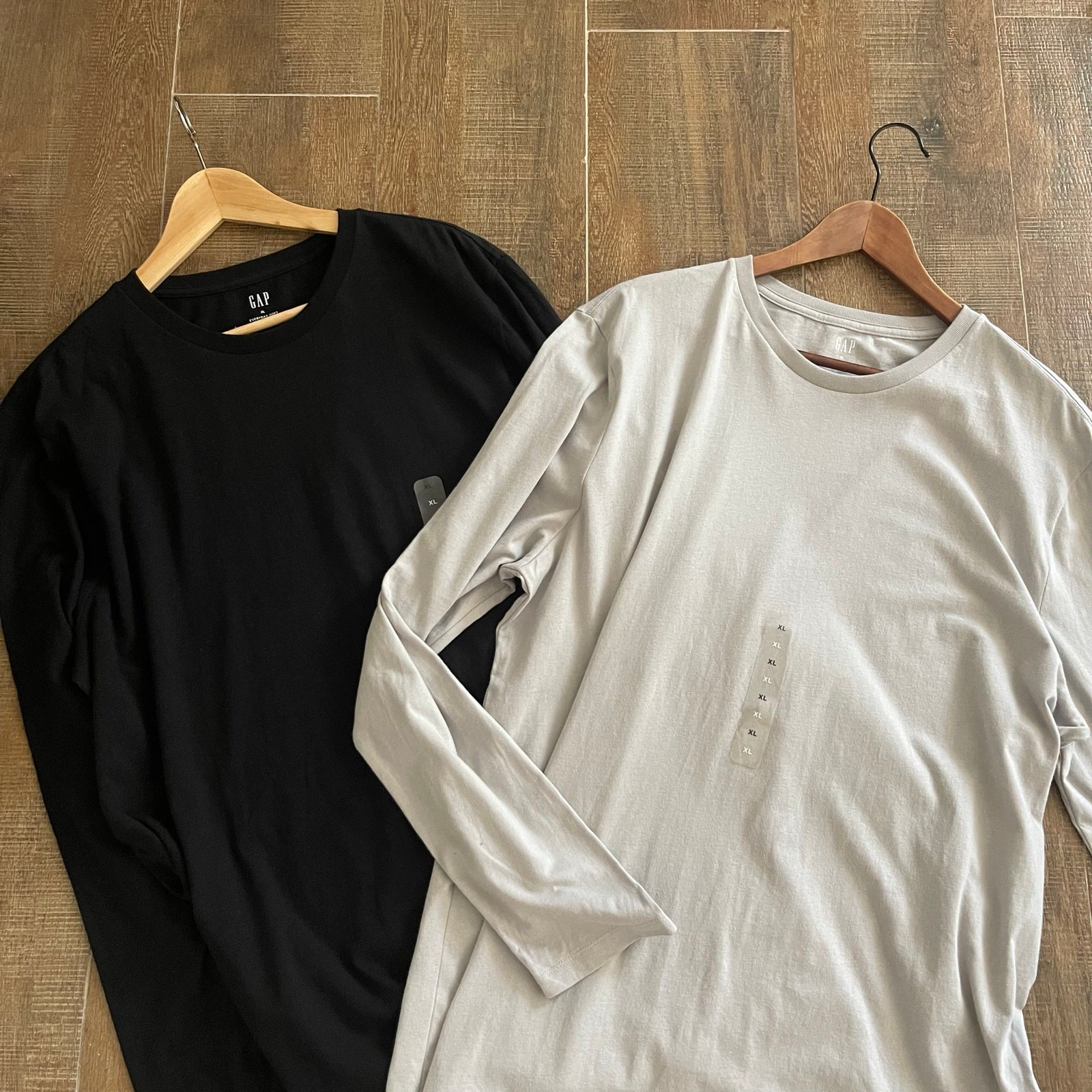 NWT GAP Everyday Day Soft Men’s Long Sleeves T-Shirt Bundle of 02 Shirts Size XL