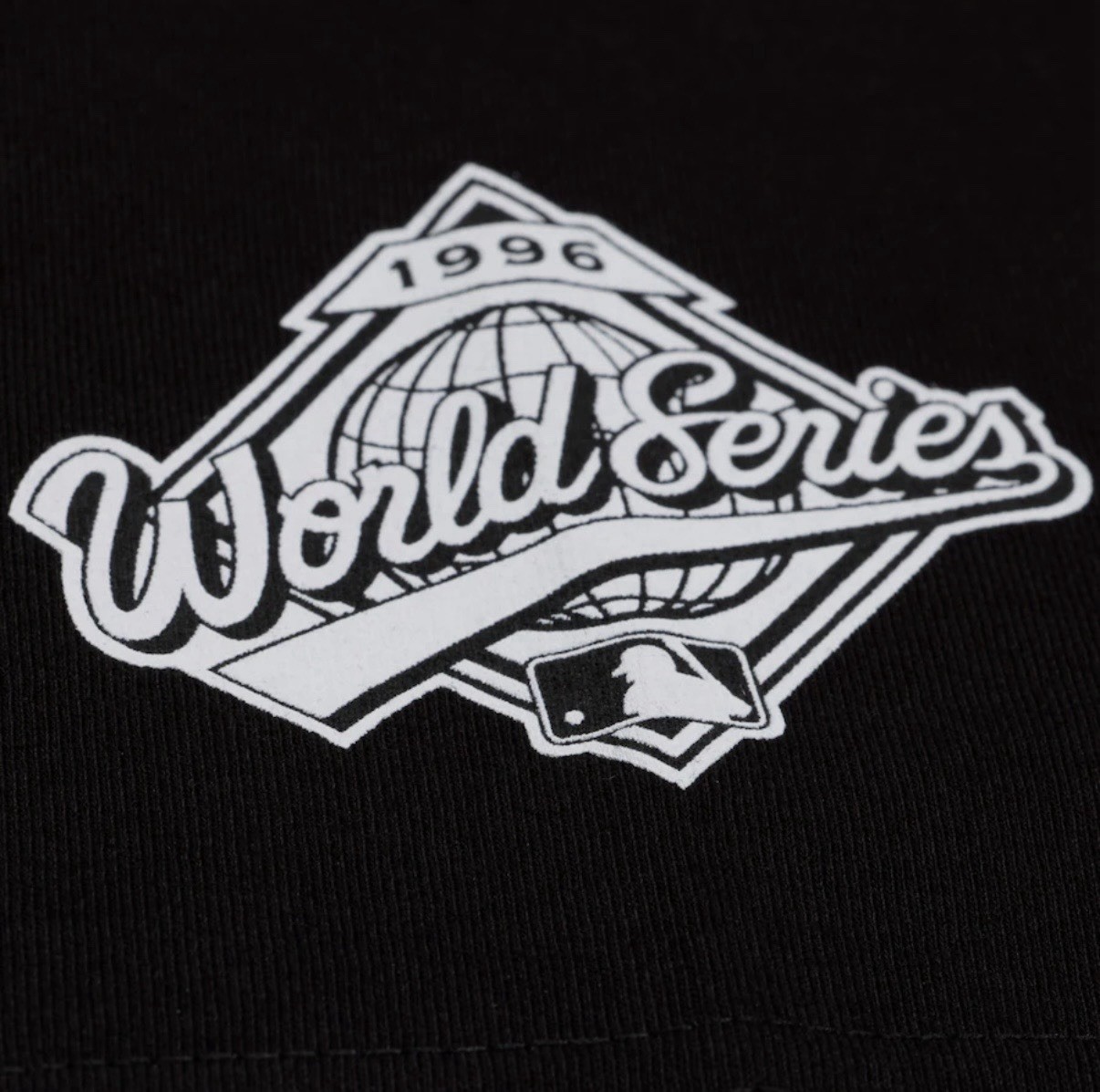 Mitchell & Ness x Jay-Z30 Reasonable Doubt Tee New York Yankees Jay-Z Lg In Hand