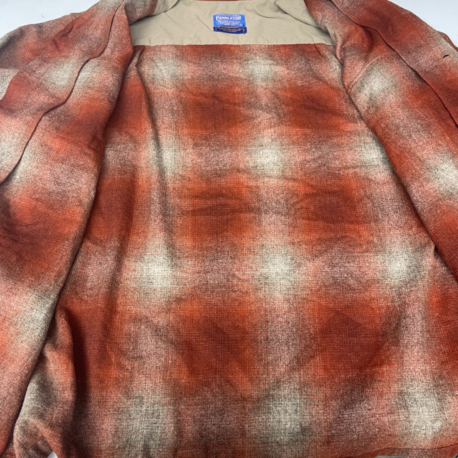 Pendleton Board Shirt Jac Large Red Tan Ombre Plaid Virgin Wool Flannel Outdoor