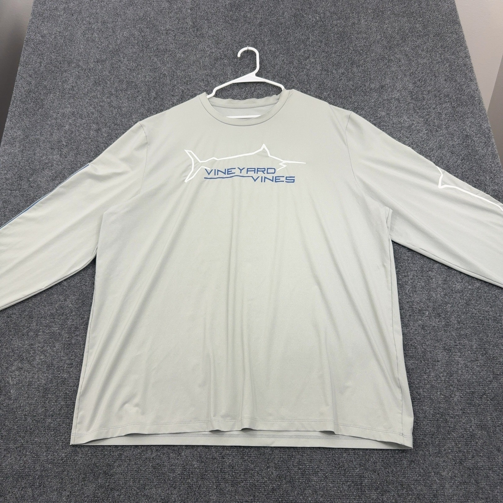 Vineyard Vines T Shirt Men XXL Grey Polyester Spandex Performance Graphic Casual