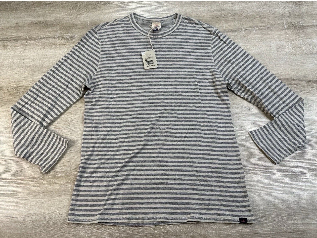 NWT Faherty Mens T-Shirt Grey Ivory M Cloud LS Reversible Stone Peak Stripe $128