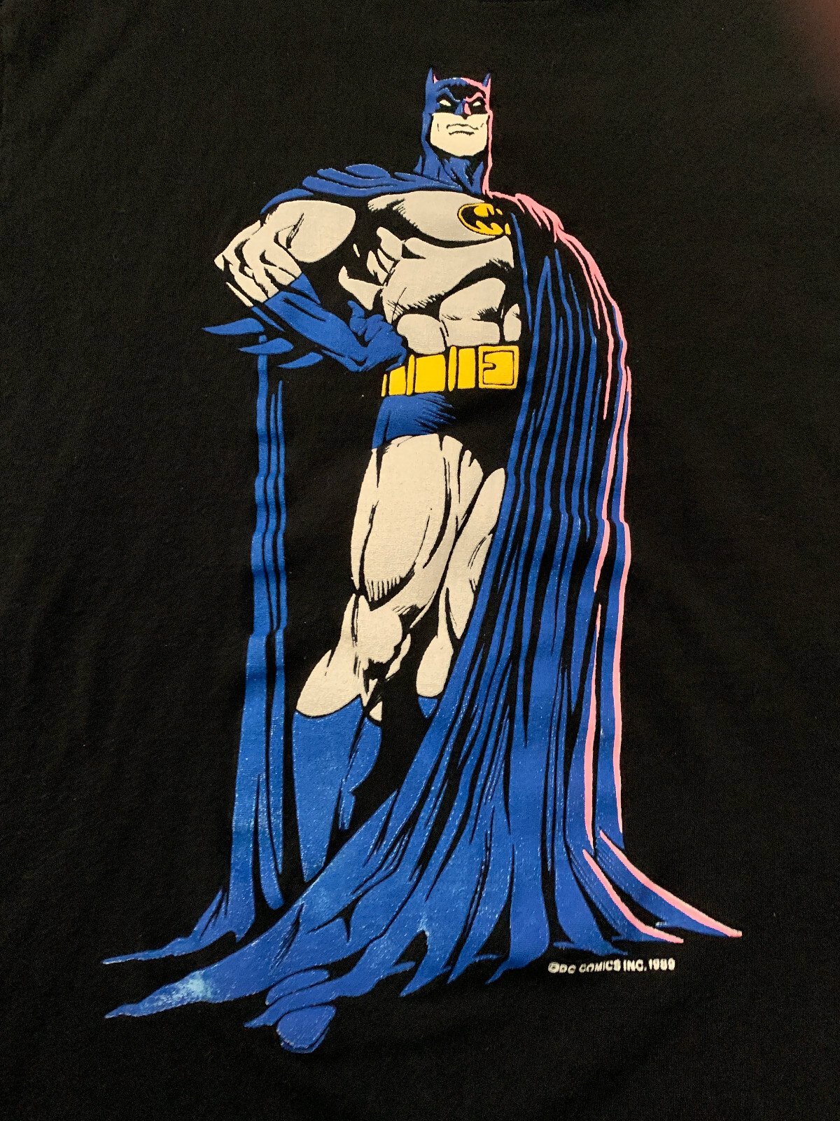 Vintage Batman, T-Shirt. ( NEW ) DC Comics. Free Bonus Batman Returns DVD Video.