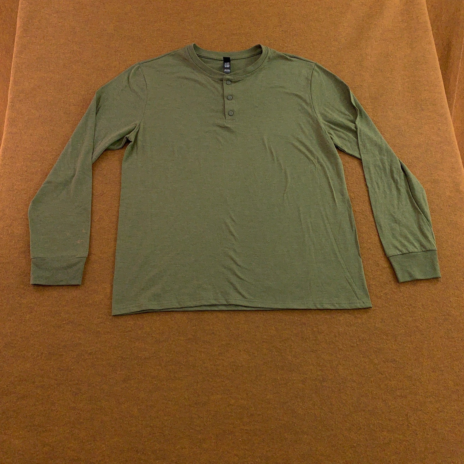 District Mens XL Green Perfect Tri Long Sleeve Henley Shirt New *Flaw