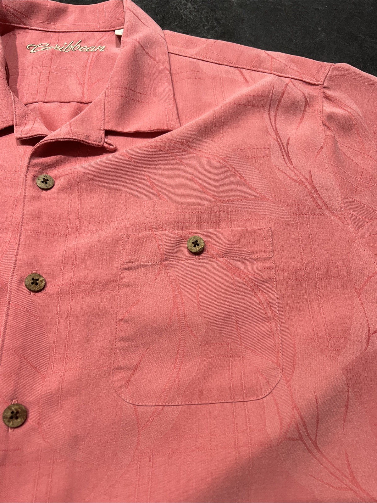 Caribbean Textured Leaf Pattern Coral Pink Short Sleeve Button Shirt Mens Sz XL