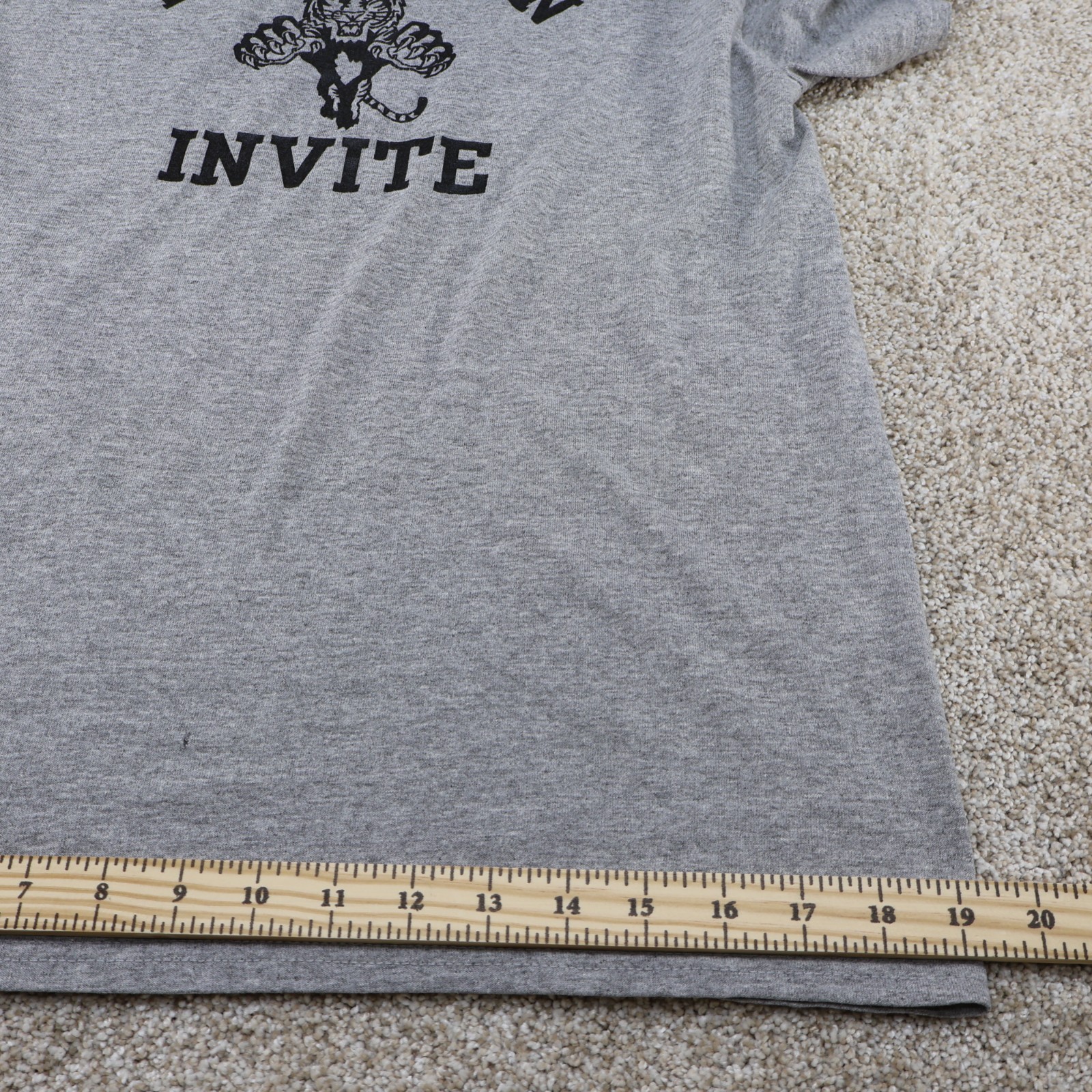 Gildan DryBlend T-Shirt Gray Short Sleeve Size Medium (see photo for flaw)