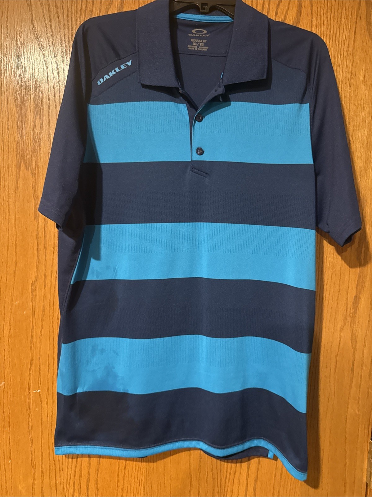 Men’s X-Large Oakley Shirt Dark Blue And Turquoise Machine Wash