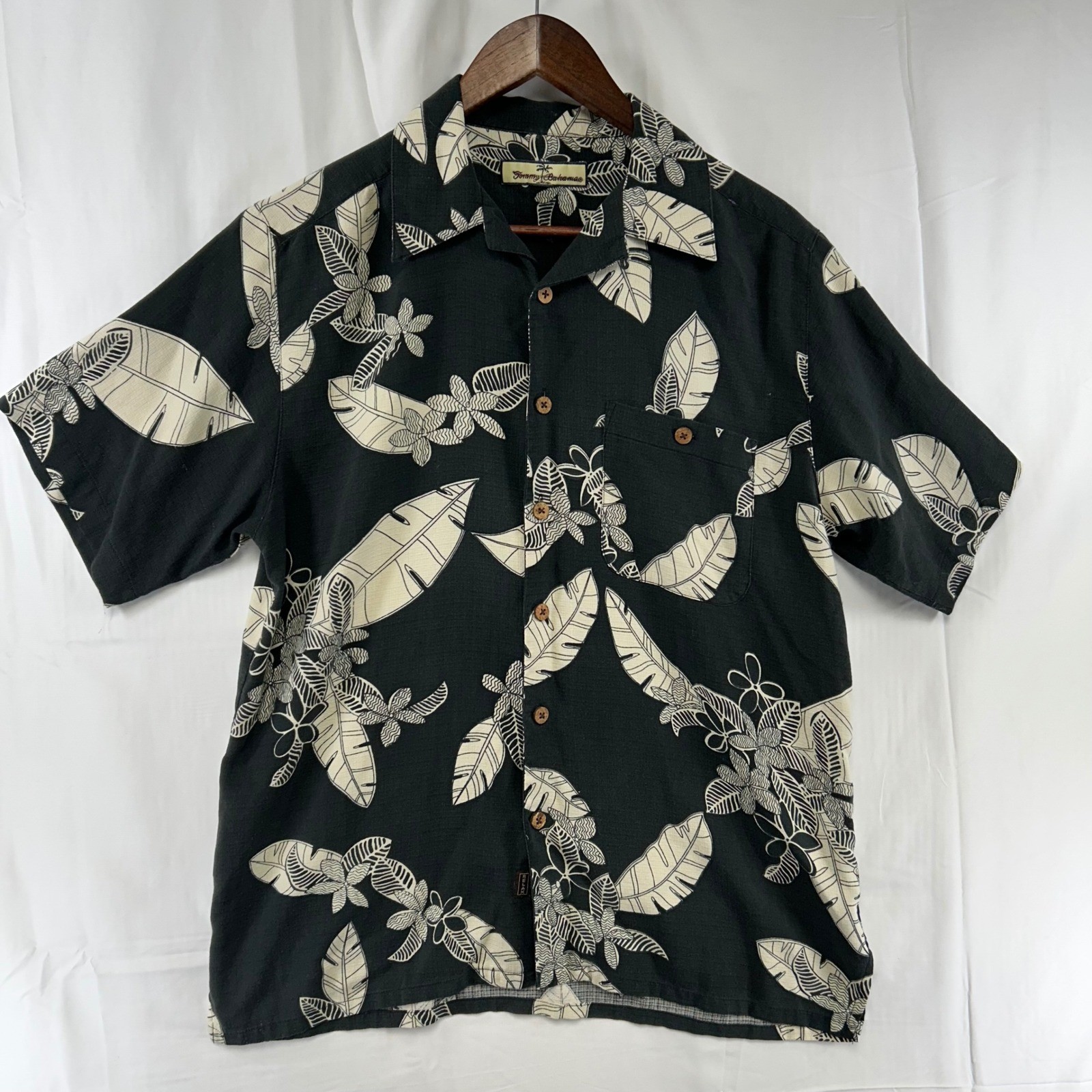 Tommy Bahama Relax Button Shirt Mens M Black Tropical Leaf Floral Aloha Camp
