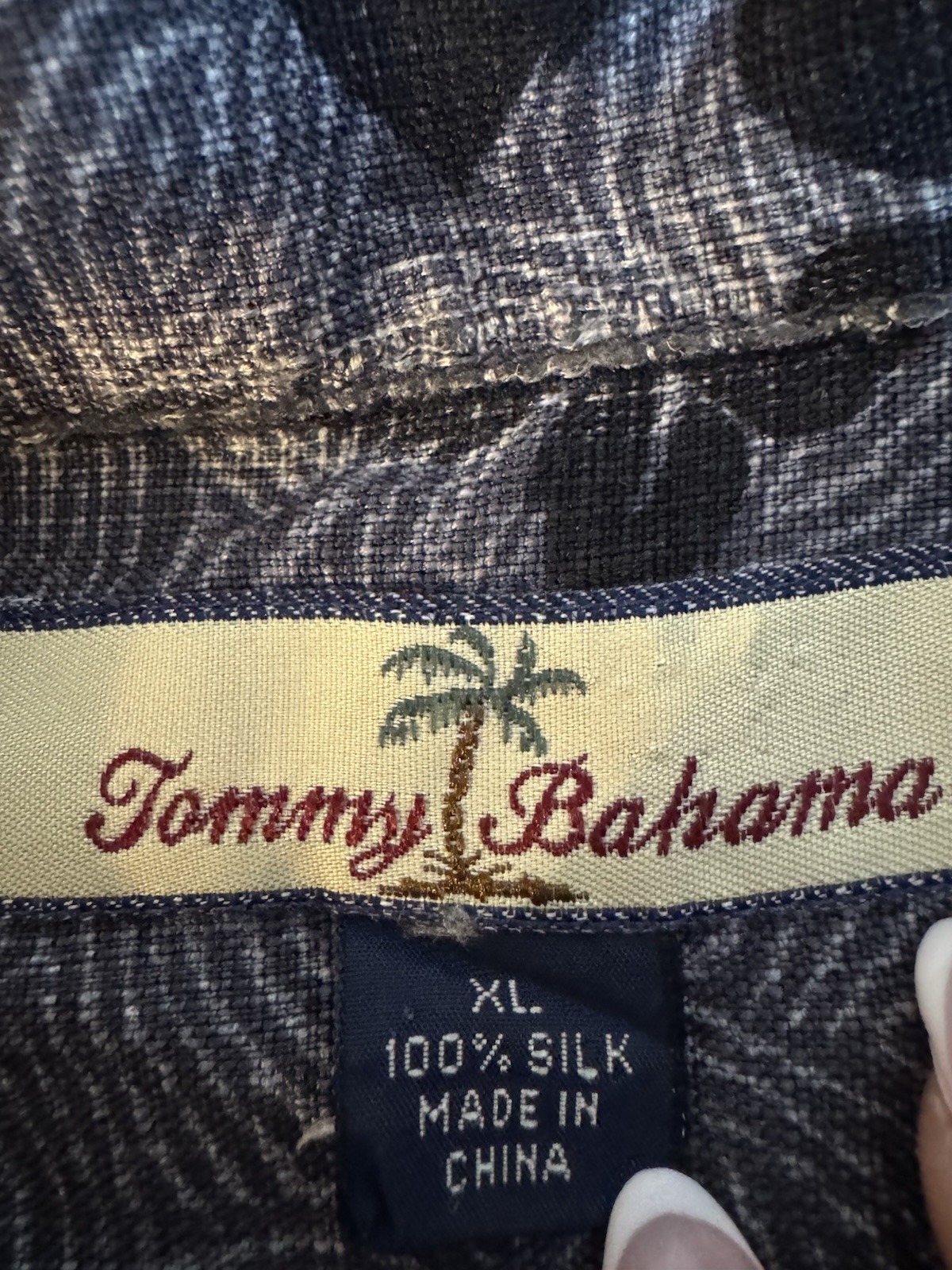 Summer /Tommy Bahama 100% silk button down Hawaiian shirt/XL /See description