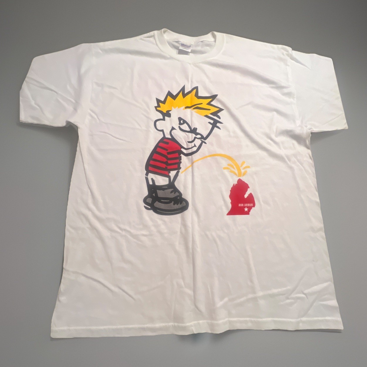 Vintage Calvin Peeing on Michigan Ann Arbor T Shirt Mens XL White