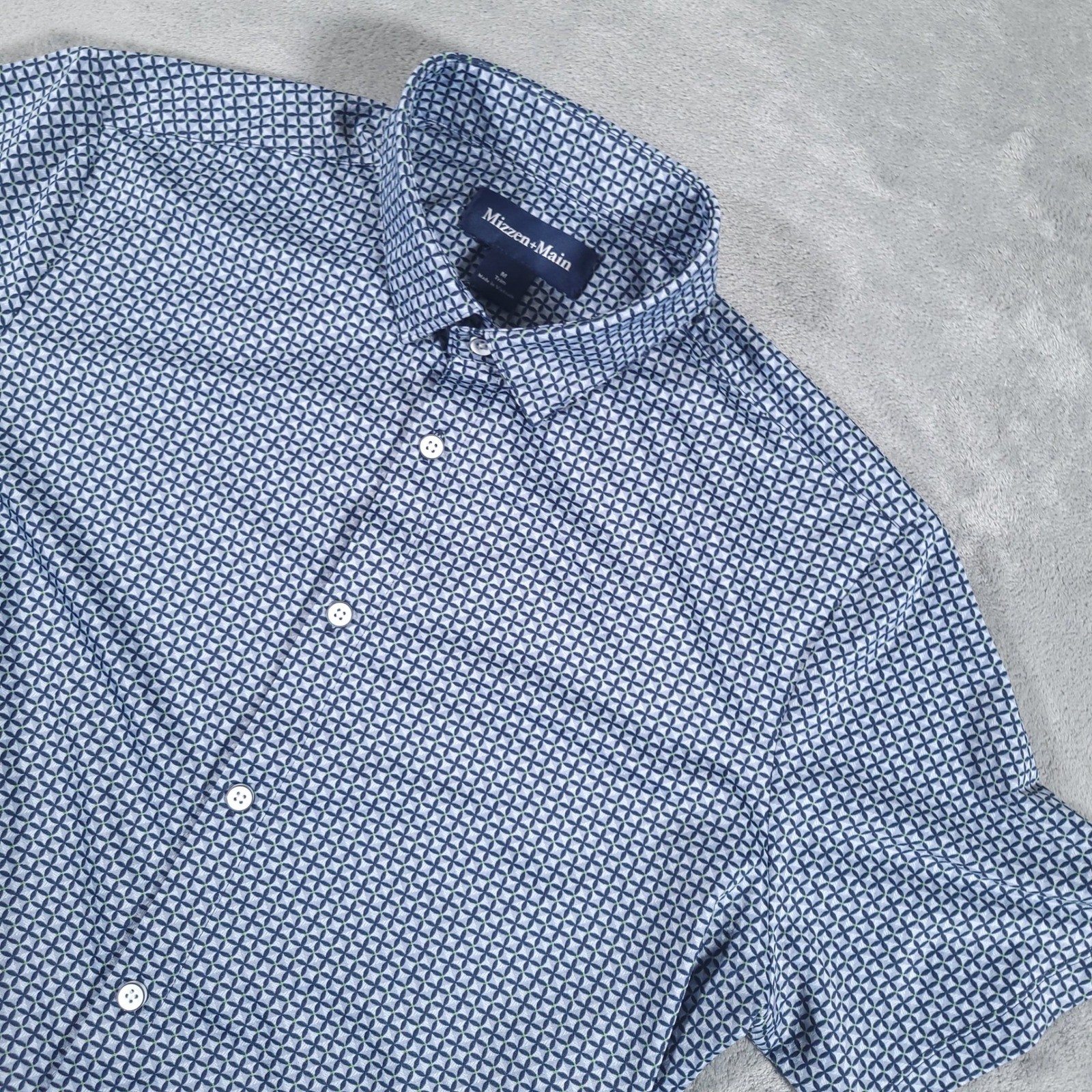 Mizzen+Main Halyard Shirt Mens M Navy Tonal Texture Trim No Tuck Performance NWT