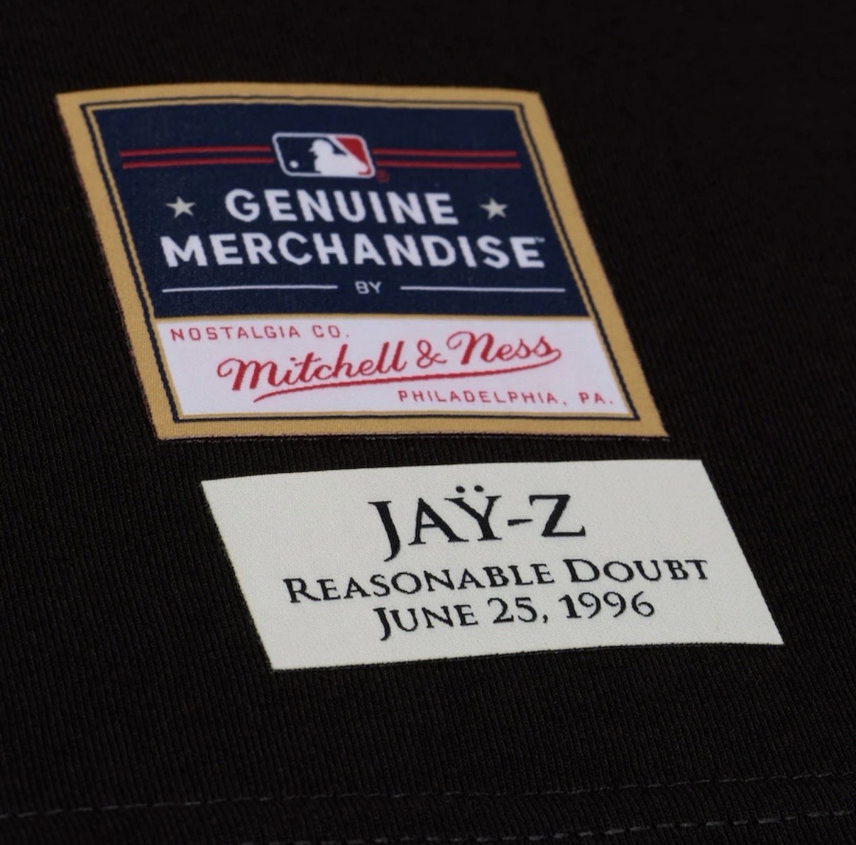 Mitchell & Ness x Jay-Z30 Reasonable Doubt Tee New York Yankees Jay-Z Lg In Hand