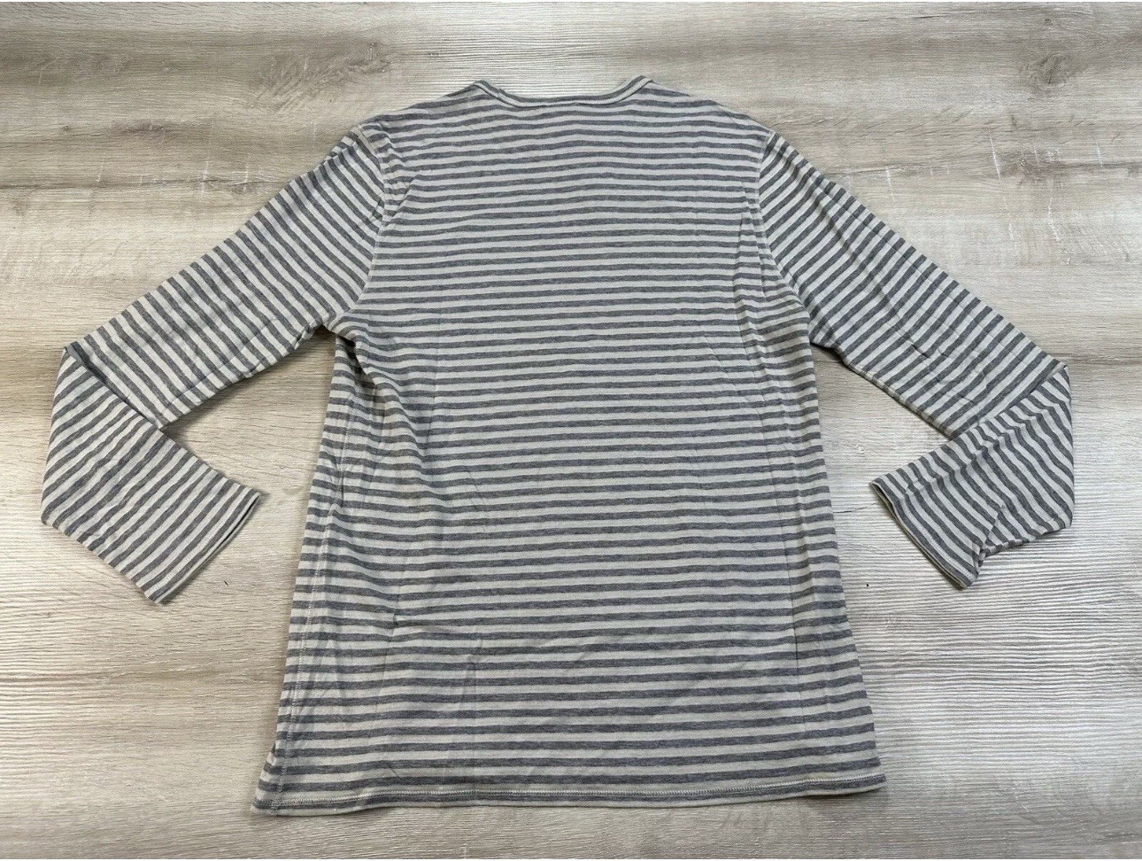 NWT Faherty Mens T-Shirt Grey Ivory M Cloud LS Reversible Stone Peak Stripe $128