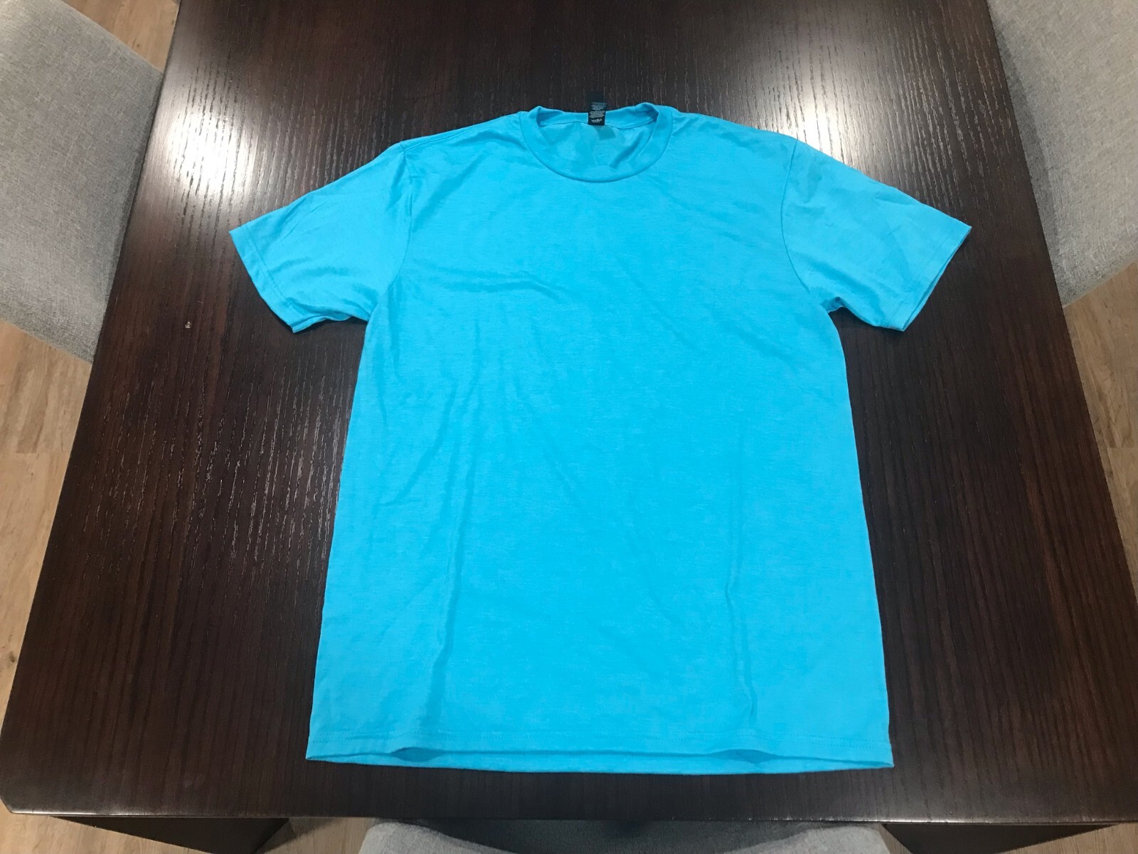 DM130 District Perfect Tri Tee, Size Medium (Loc 14)